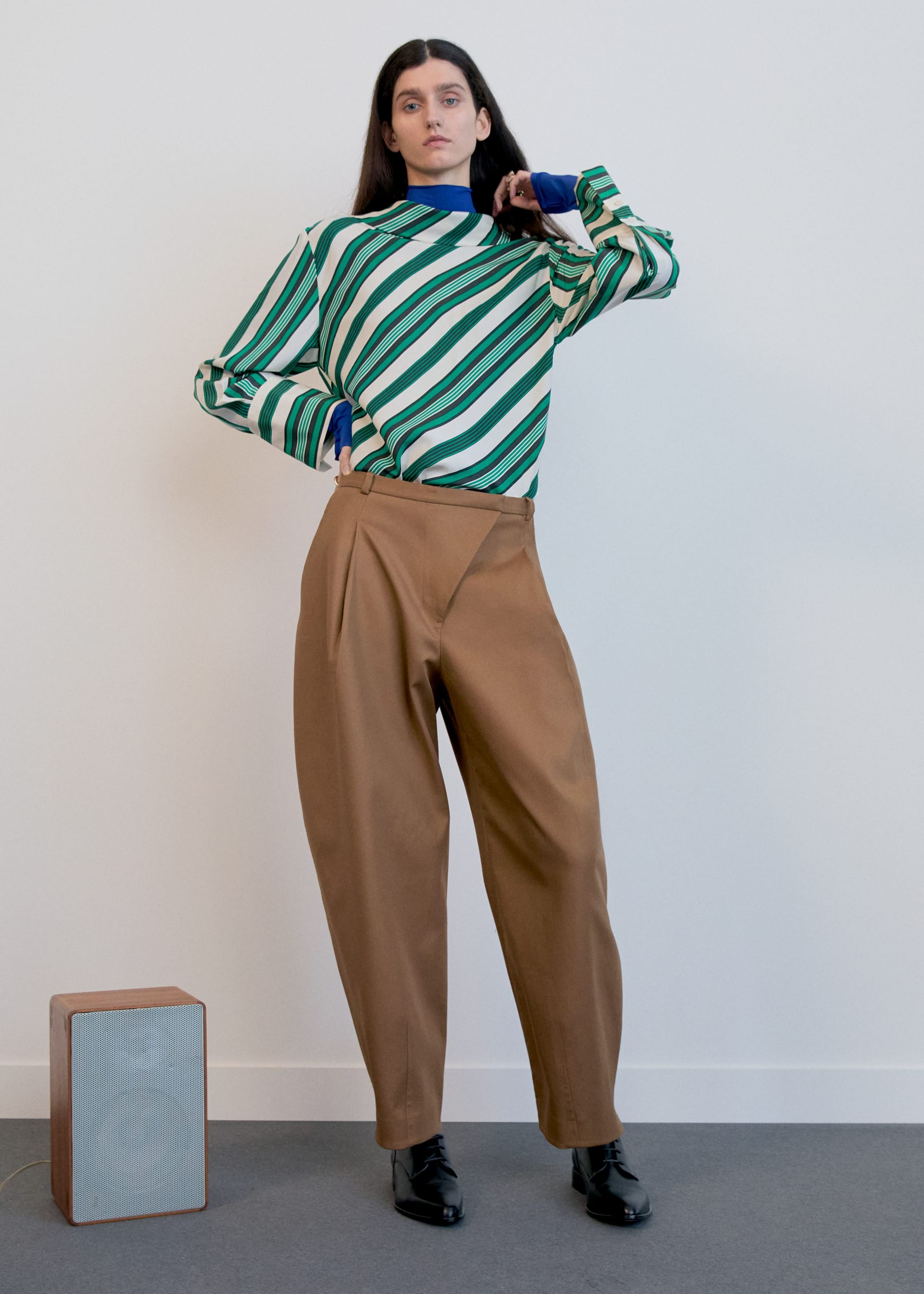 Image of Blouse en soie à col montant