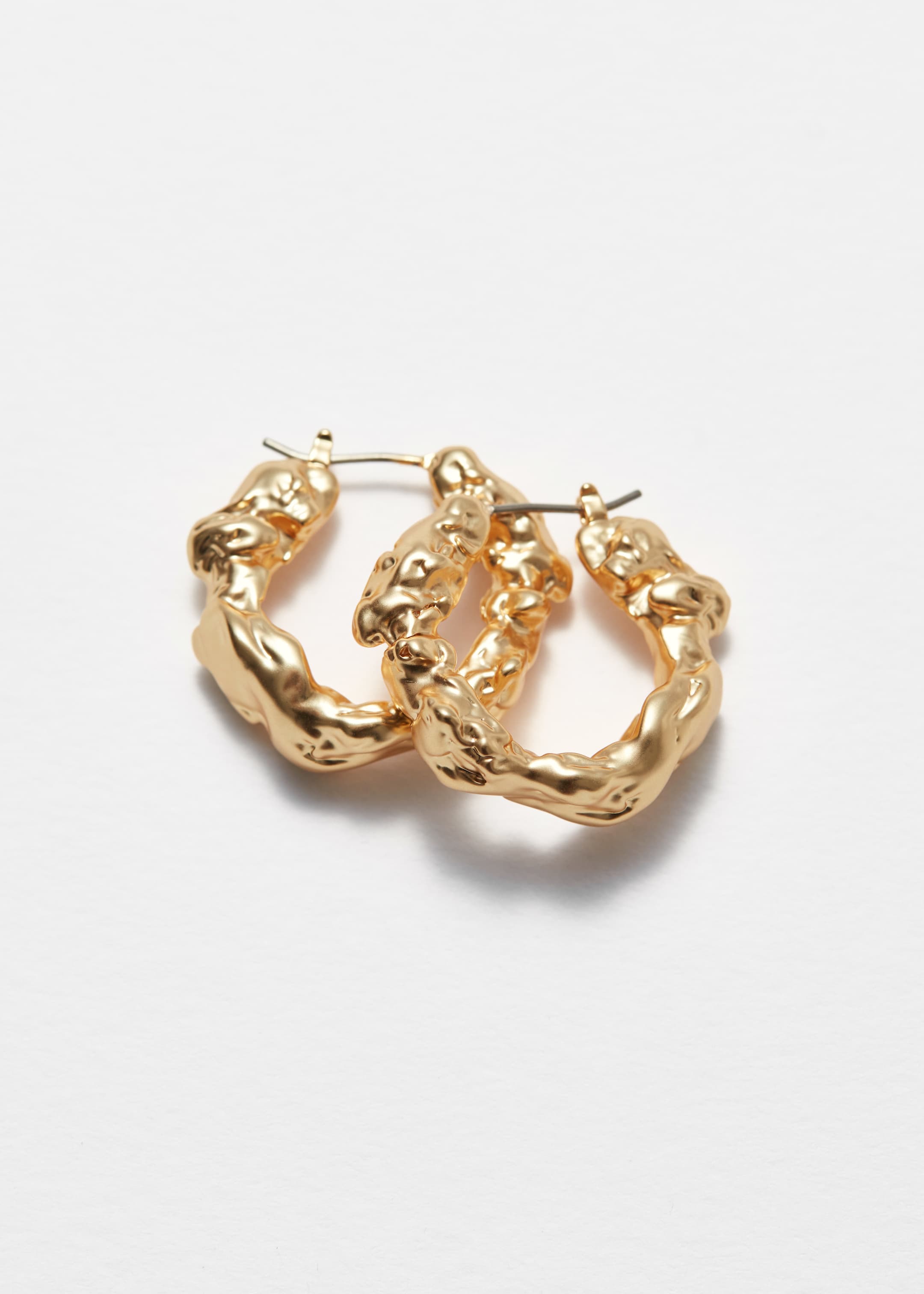 Grösseres Bild ansehen: Creolen mit skulpturierter Form - Gold - DAMEN | H&M CH 2