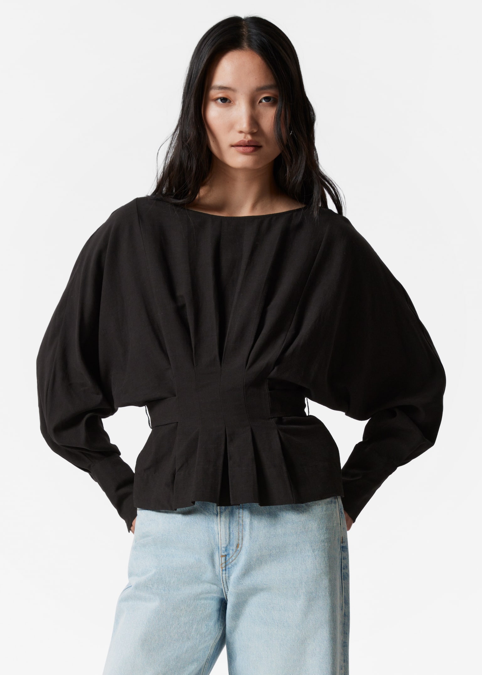 Plissierte Bluse mit U-Boot-Ausschnitt - Schwarz