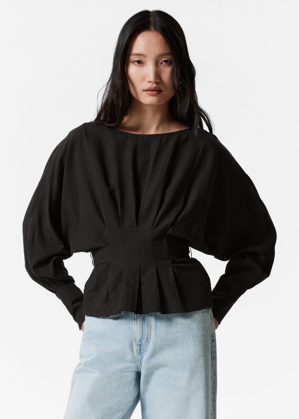 Image of Blusa a pieghe con scollo a barchetta