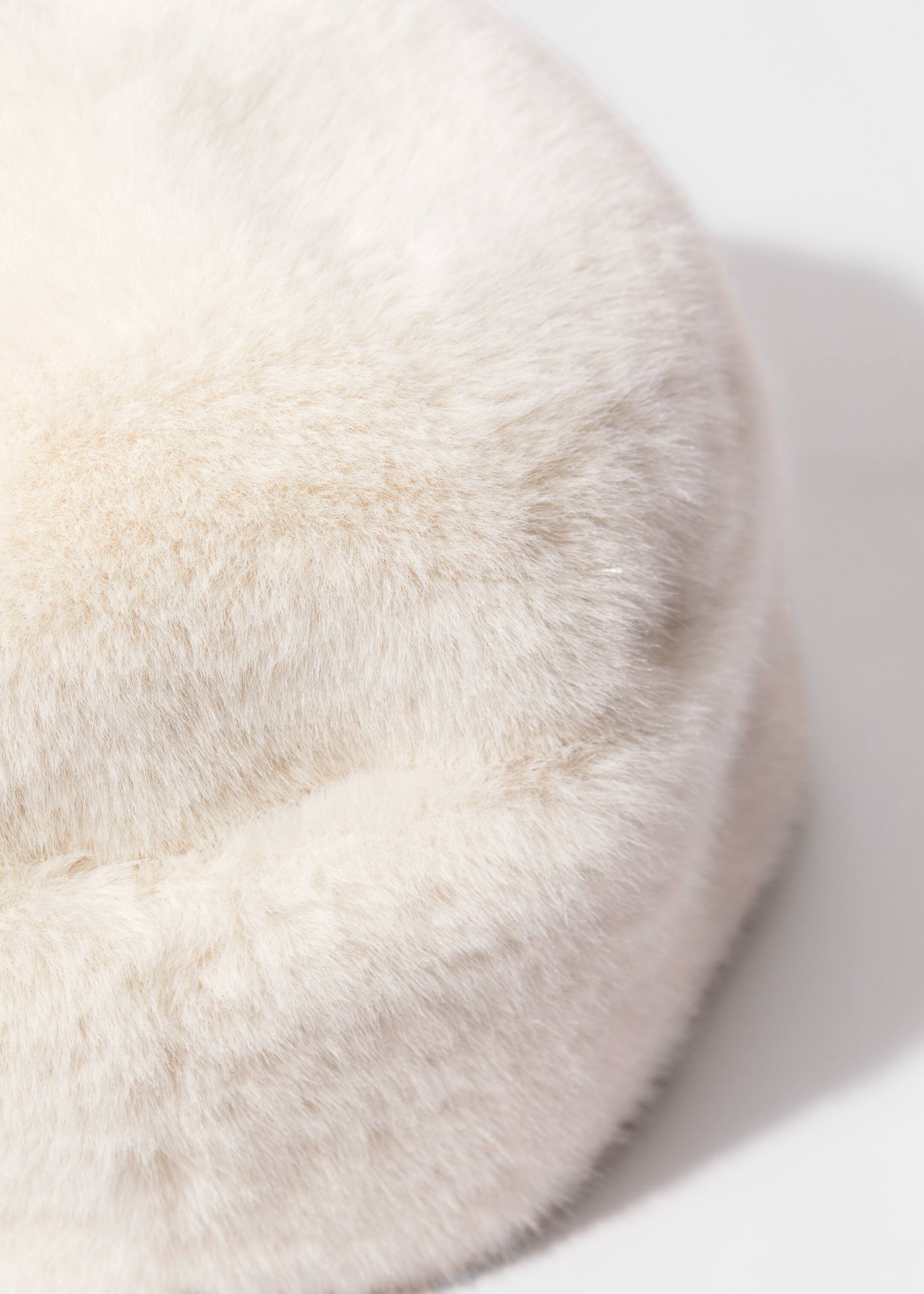 Grösseres Bild ansehen: Mütze aus Fellimitat - Elfenbein - DAMEN | H&M CH 2