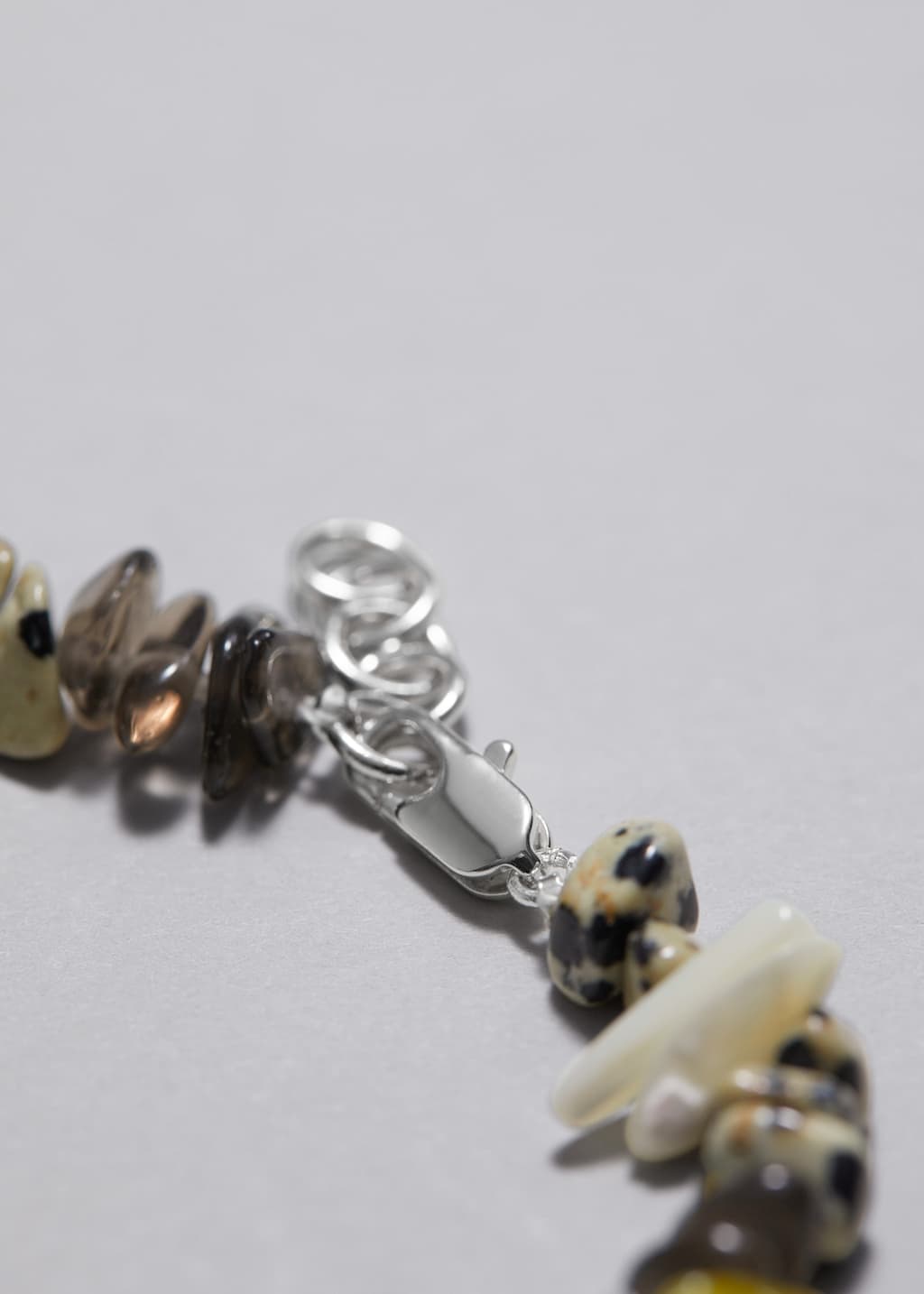Pulsera multipiedra - {{variantName}} - Detalle descriptivo