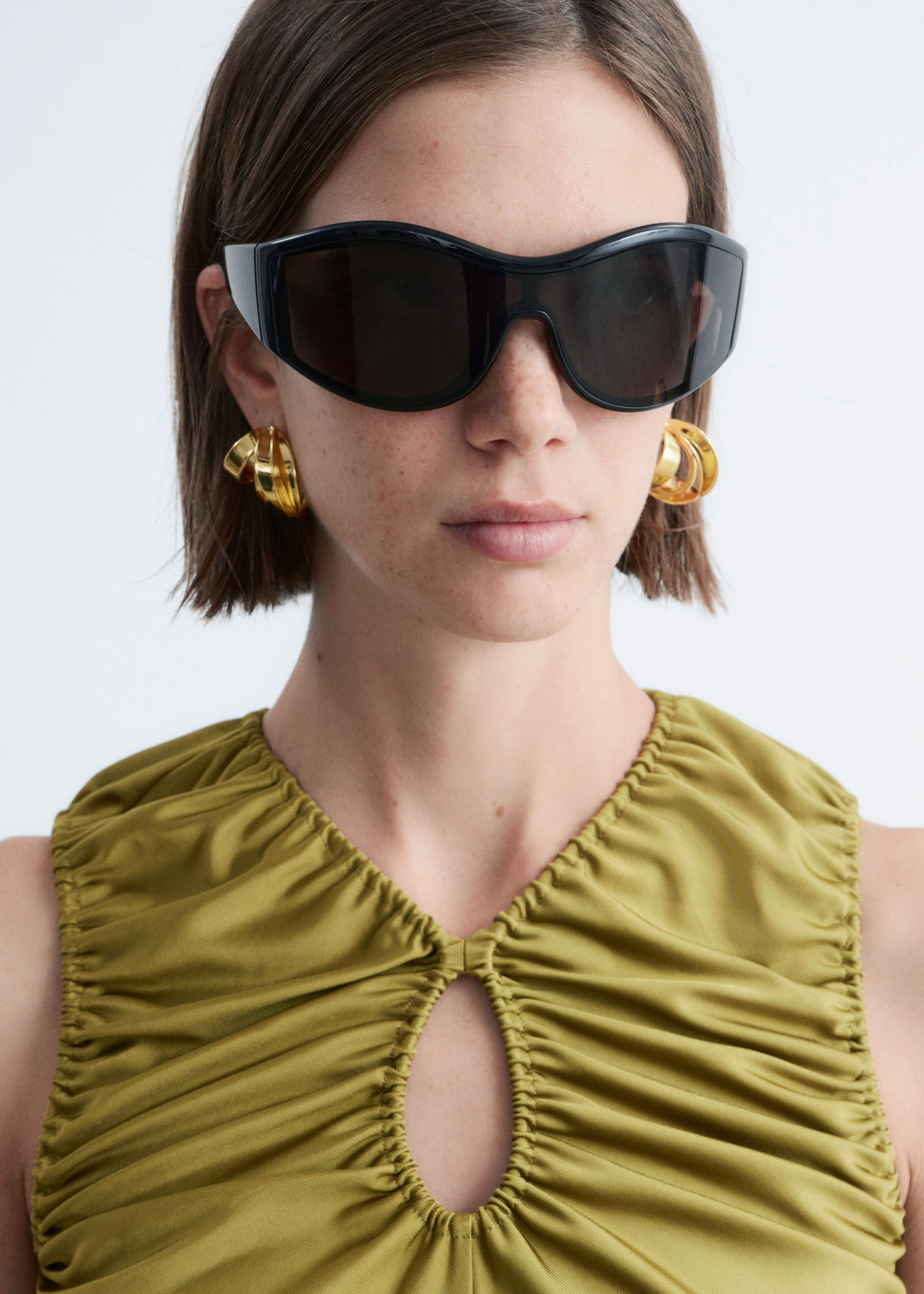 Image of Gerafftes Oberteil mit Schlüssellochdetail