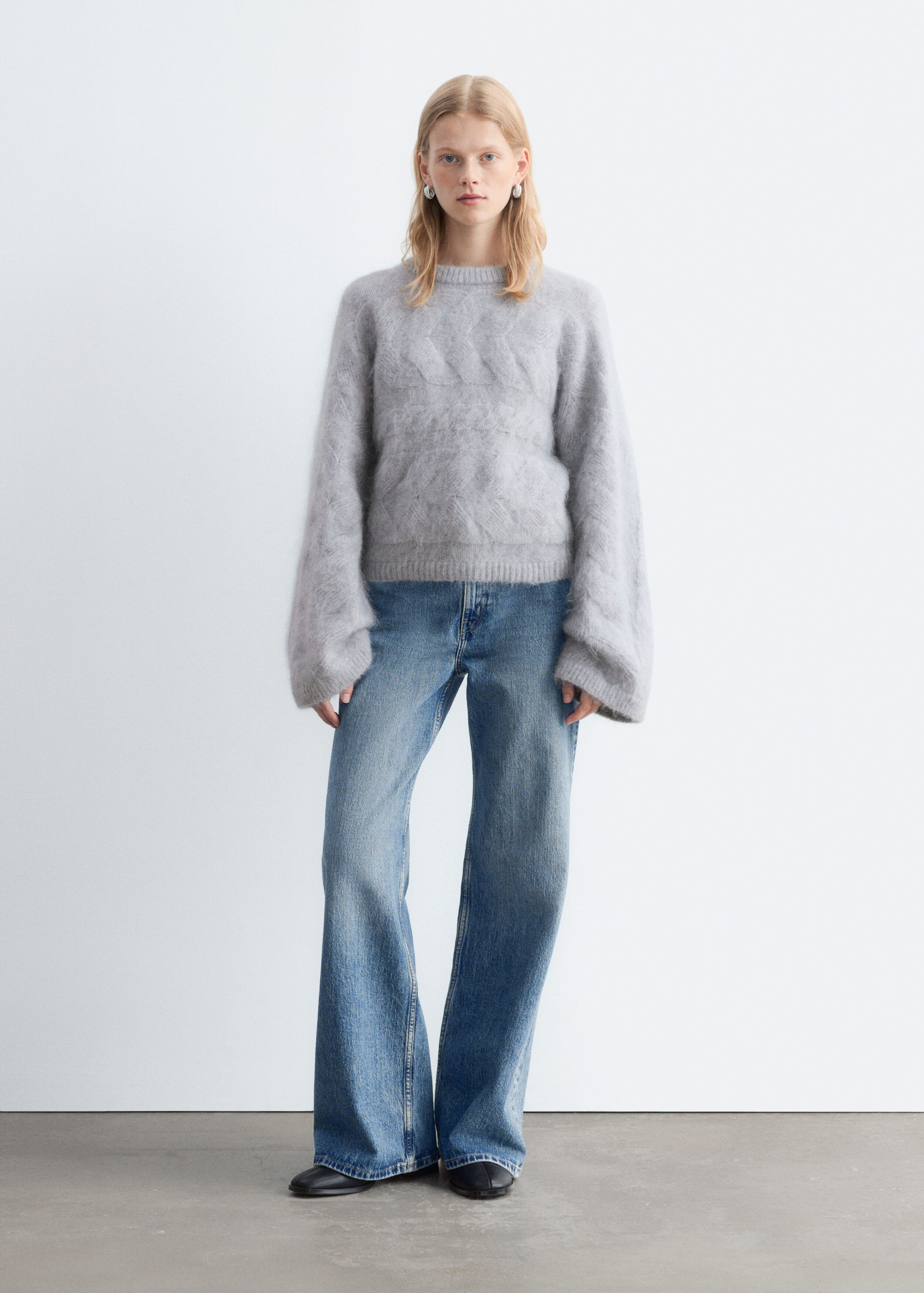 Kabelstickad tröja i mohairblandning – Grå – lookbook