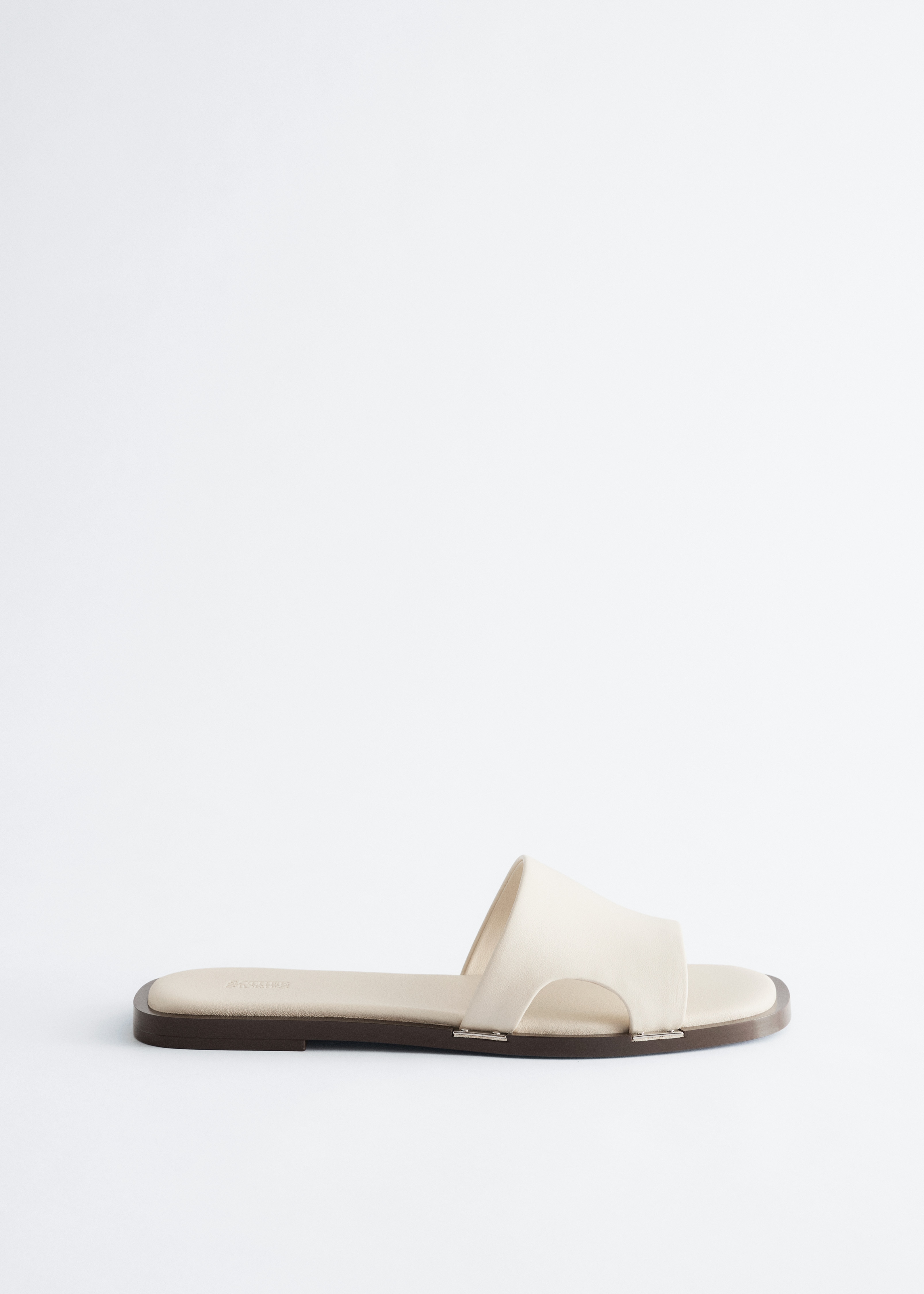 Sandaler i læder med metaldetaljer - Hvid/Sort