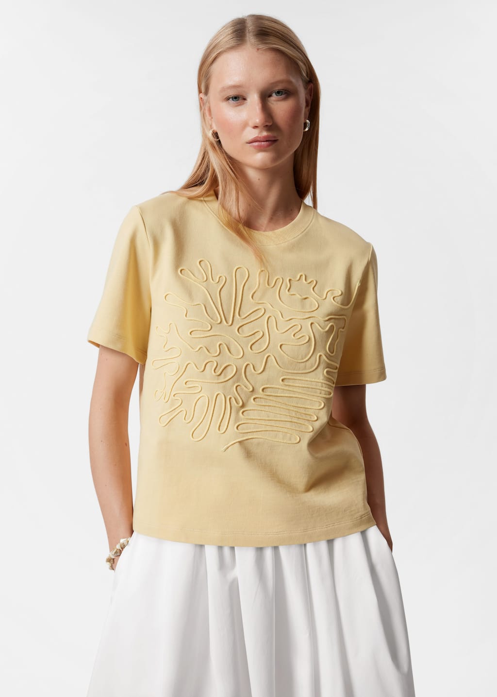 T-shirt à motifs floraux appliqués - Motif abstrait bleu - Lookbook