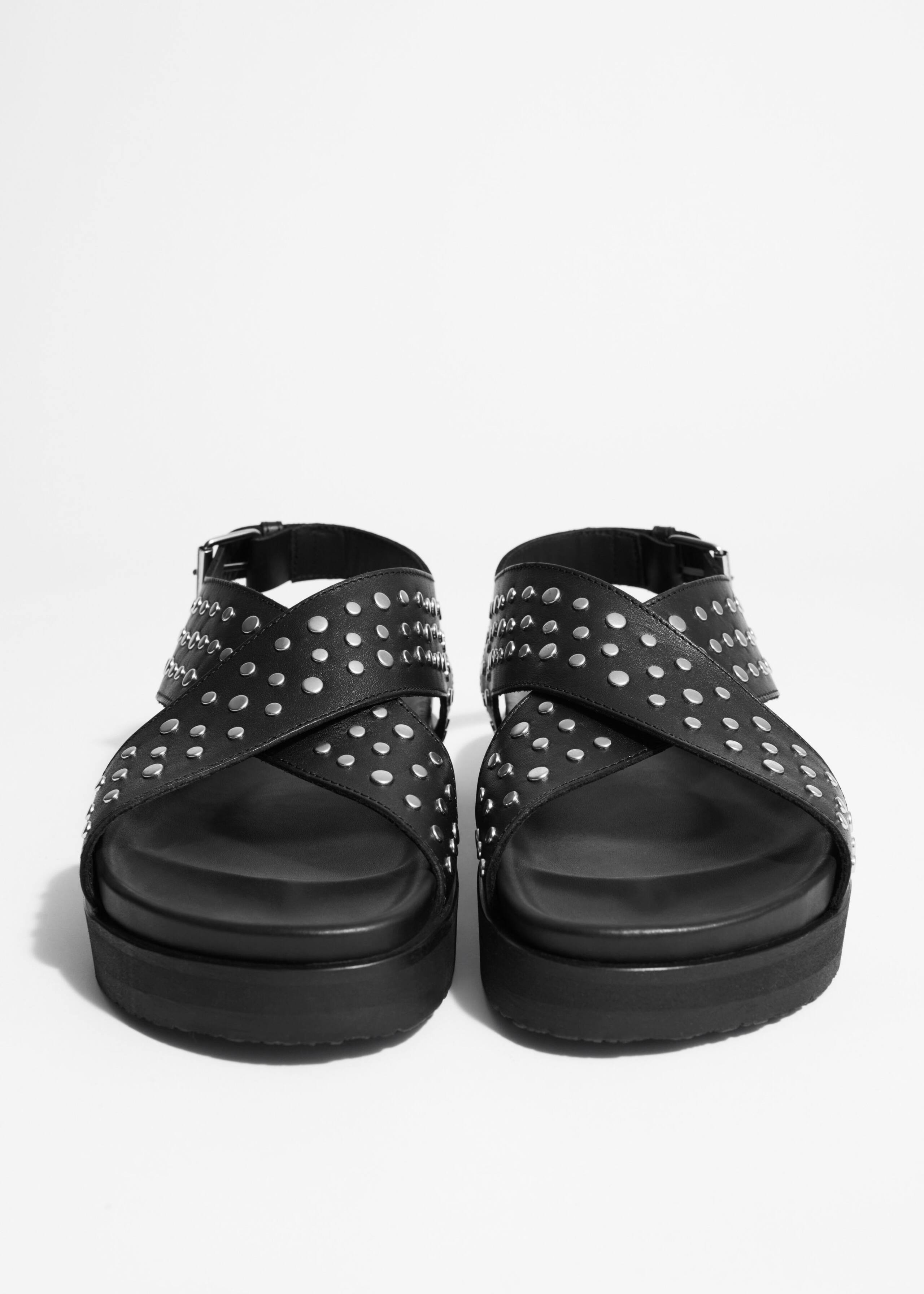 Sandalias de piel con tachuelas - Negro - Bodegón