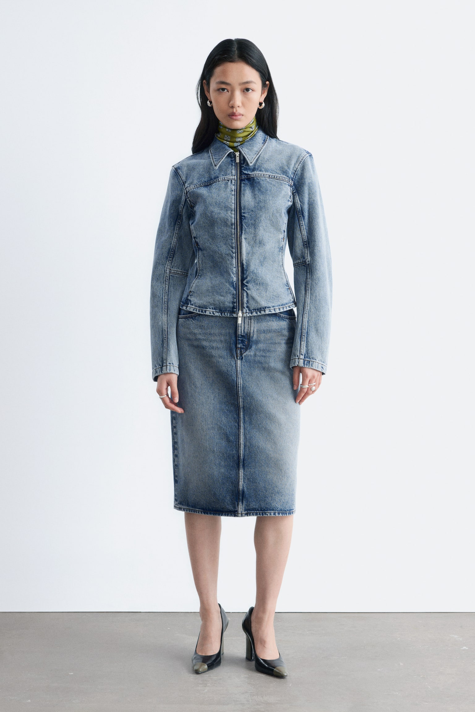 Figursyet denimjakke med lynlås - Forvasket blå/Beige - 7