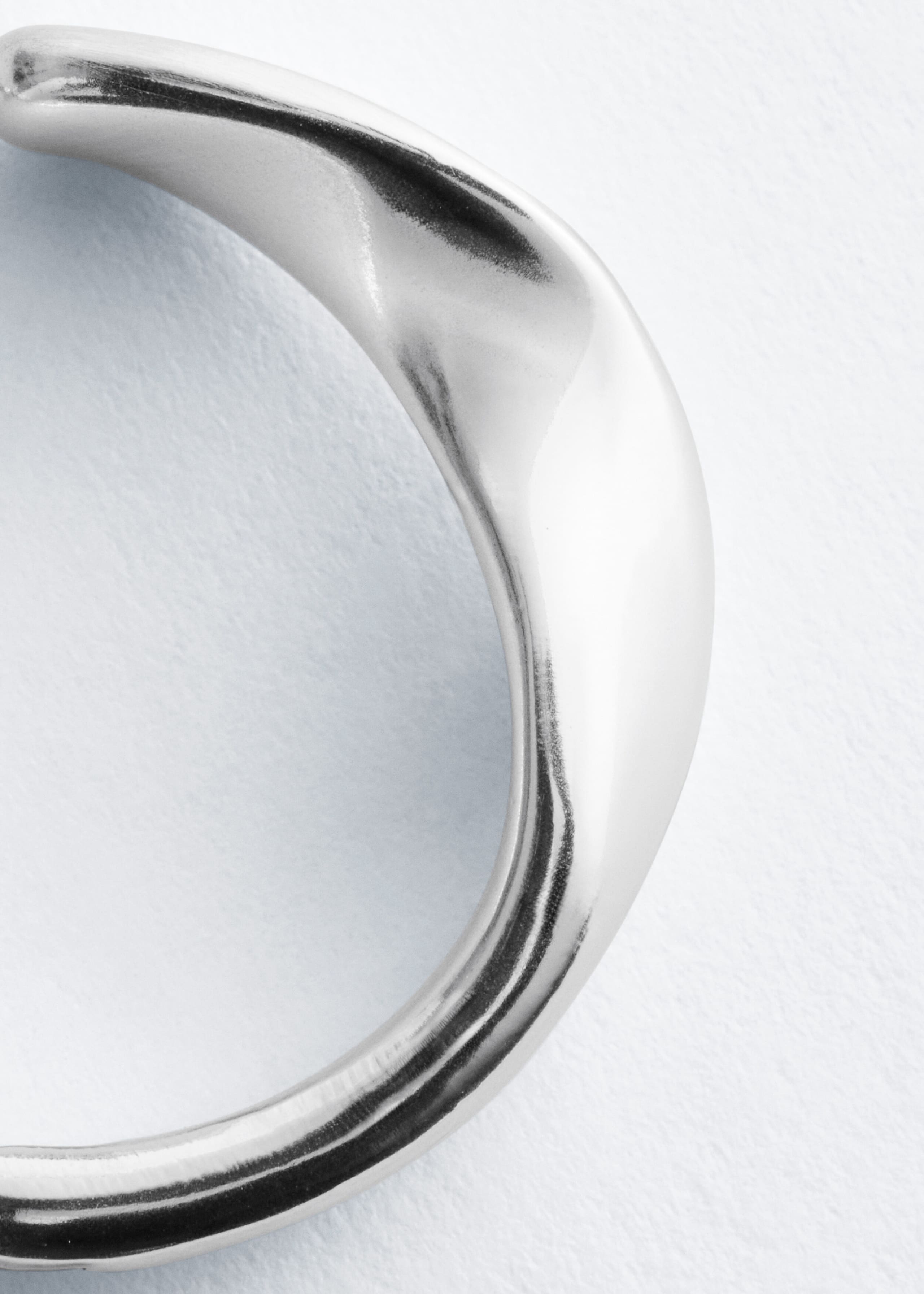 Twisted Hoop Earrings - {{variantName}} - Descriptive Detail