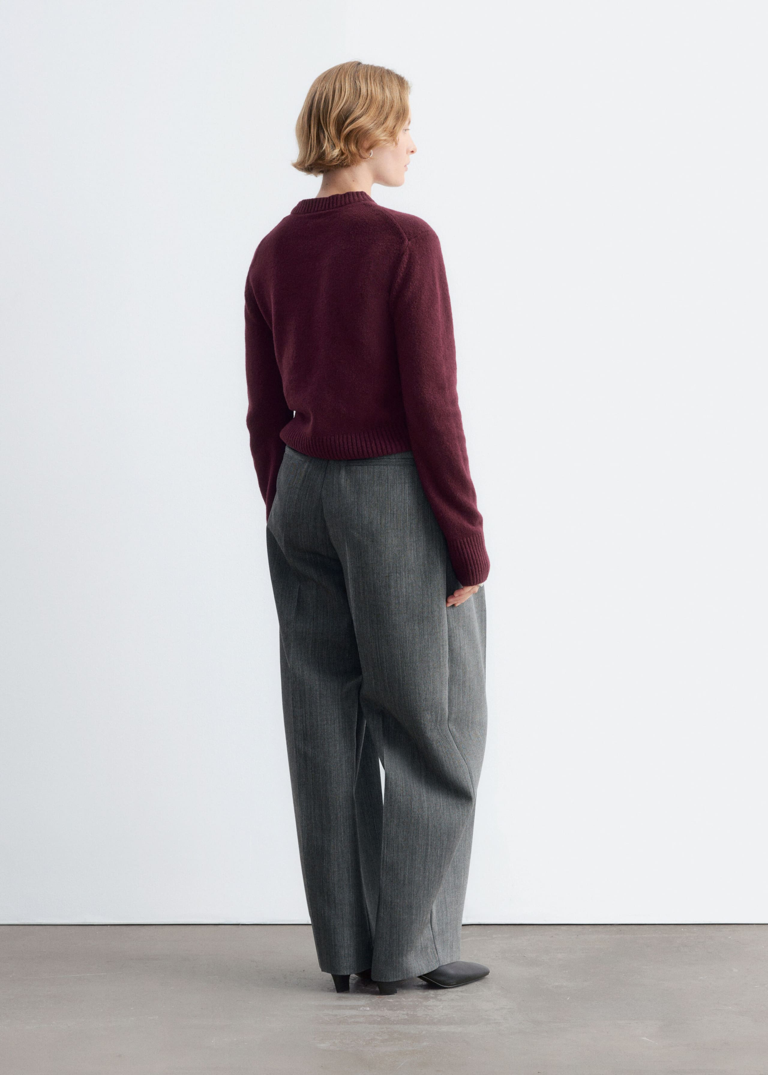 Pull à col en V côtelé - Rouge foncé - Lookbook