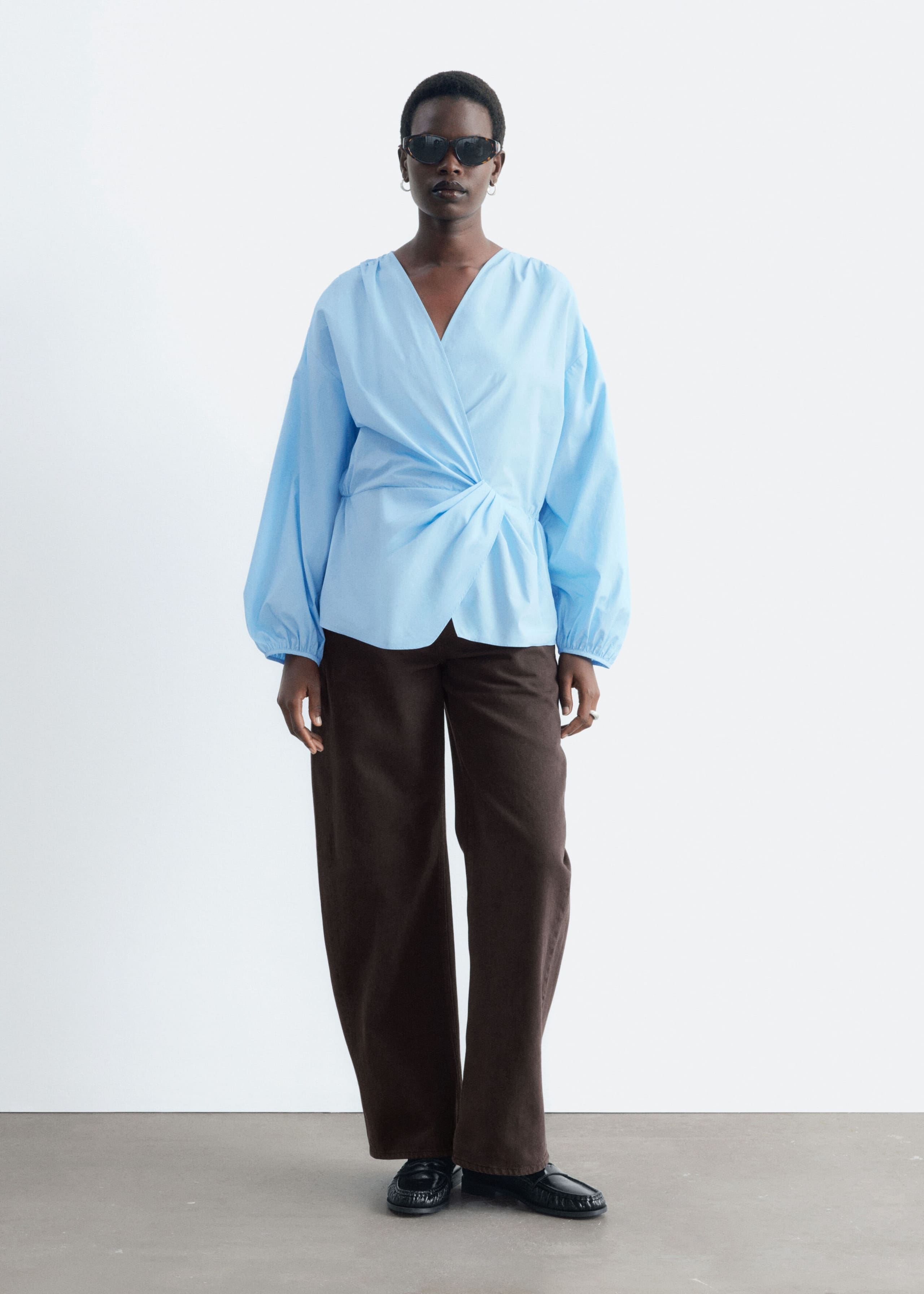 Katoenen blouse met overslag - Wit - Lookbook