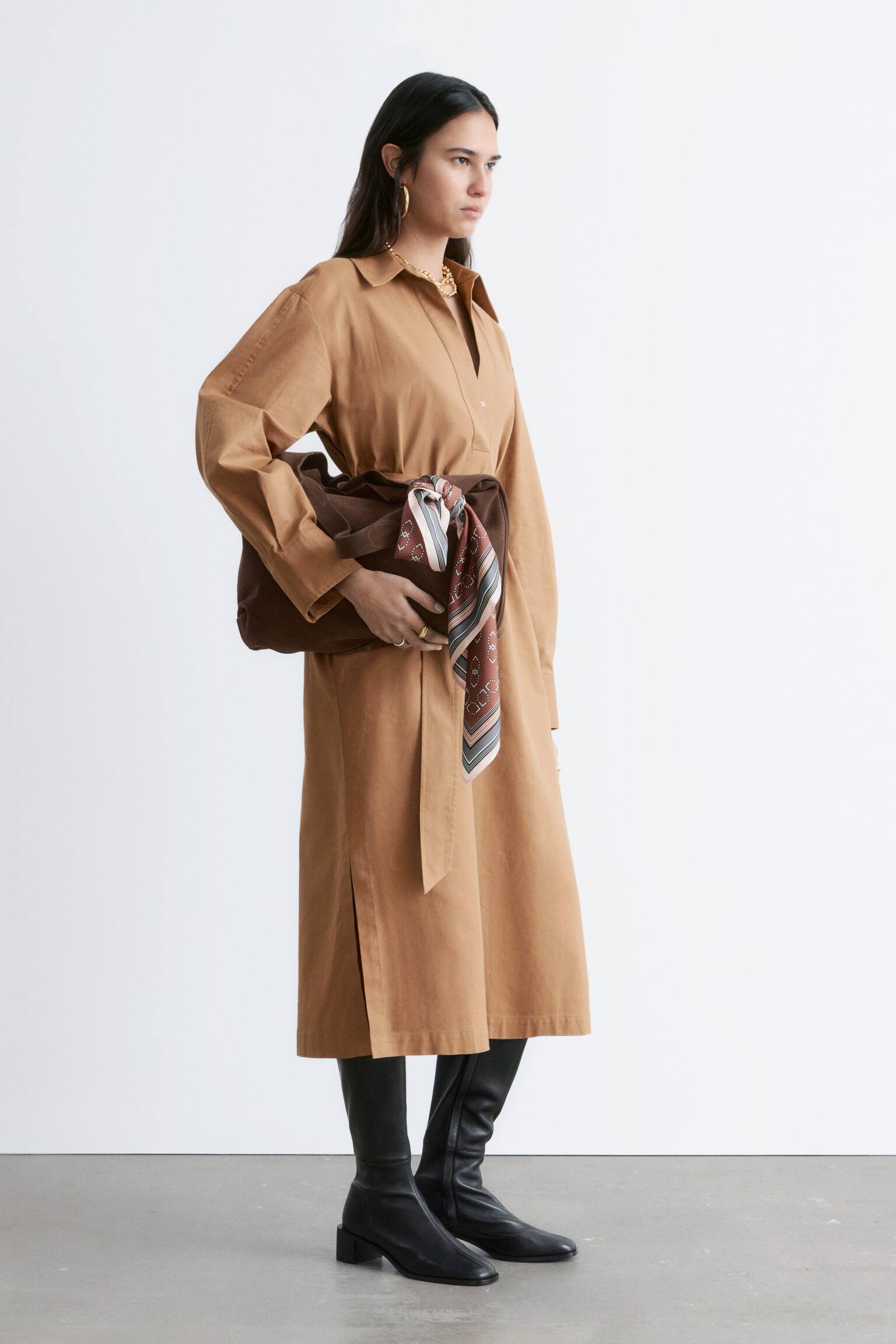 Midikjole med bælte - Brun/Marineblå - 4