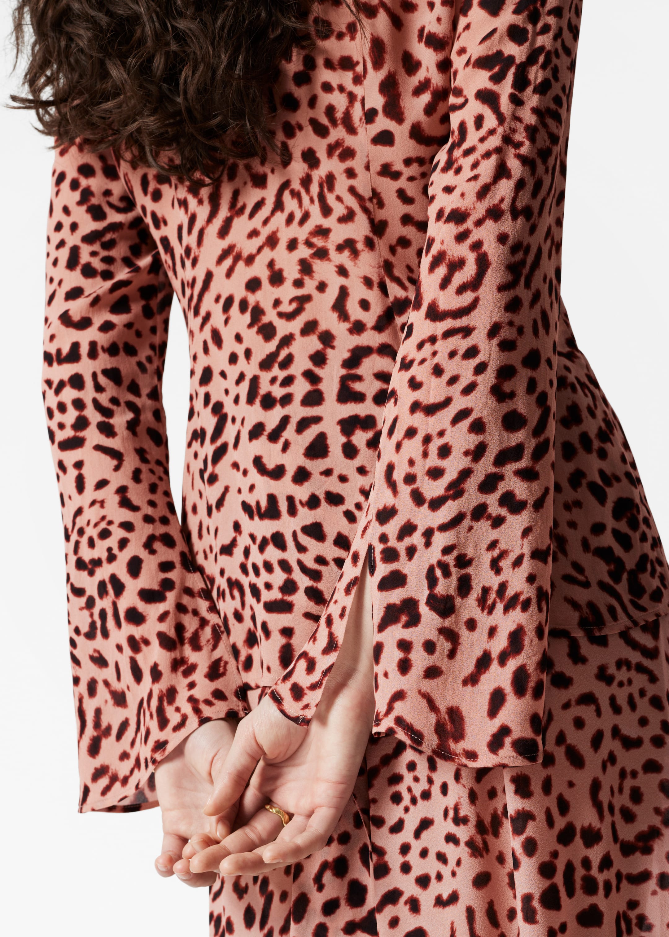 Zobrazit větší obrázek: Halenka s volánky a výstřihem do V - Leopardí vzor - ŽENY | H&M CZ 5