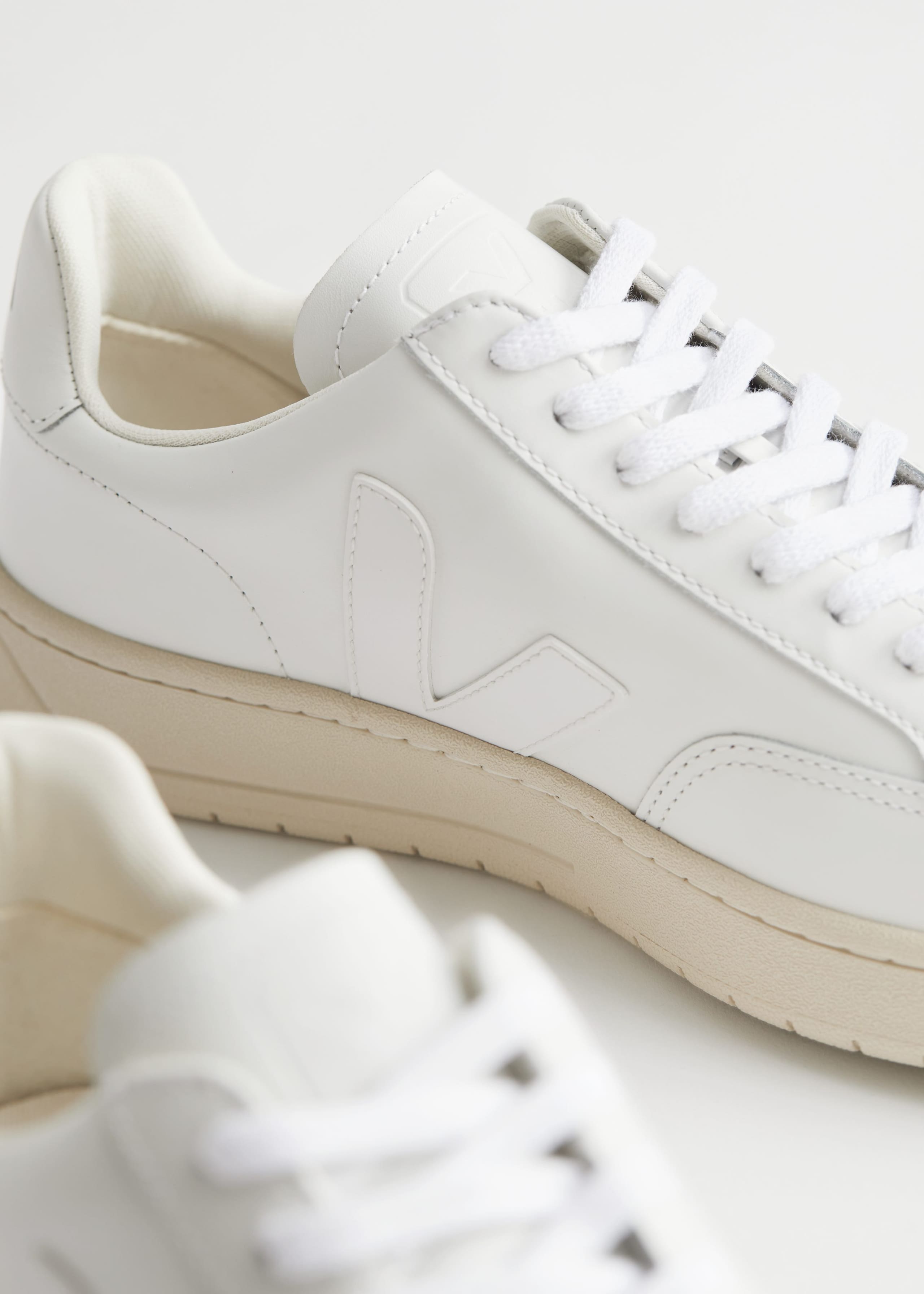 Veja V-12 Sneakers - {{variantName}} - Detalle descriptivo
