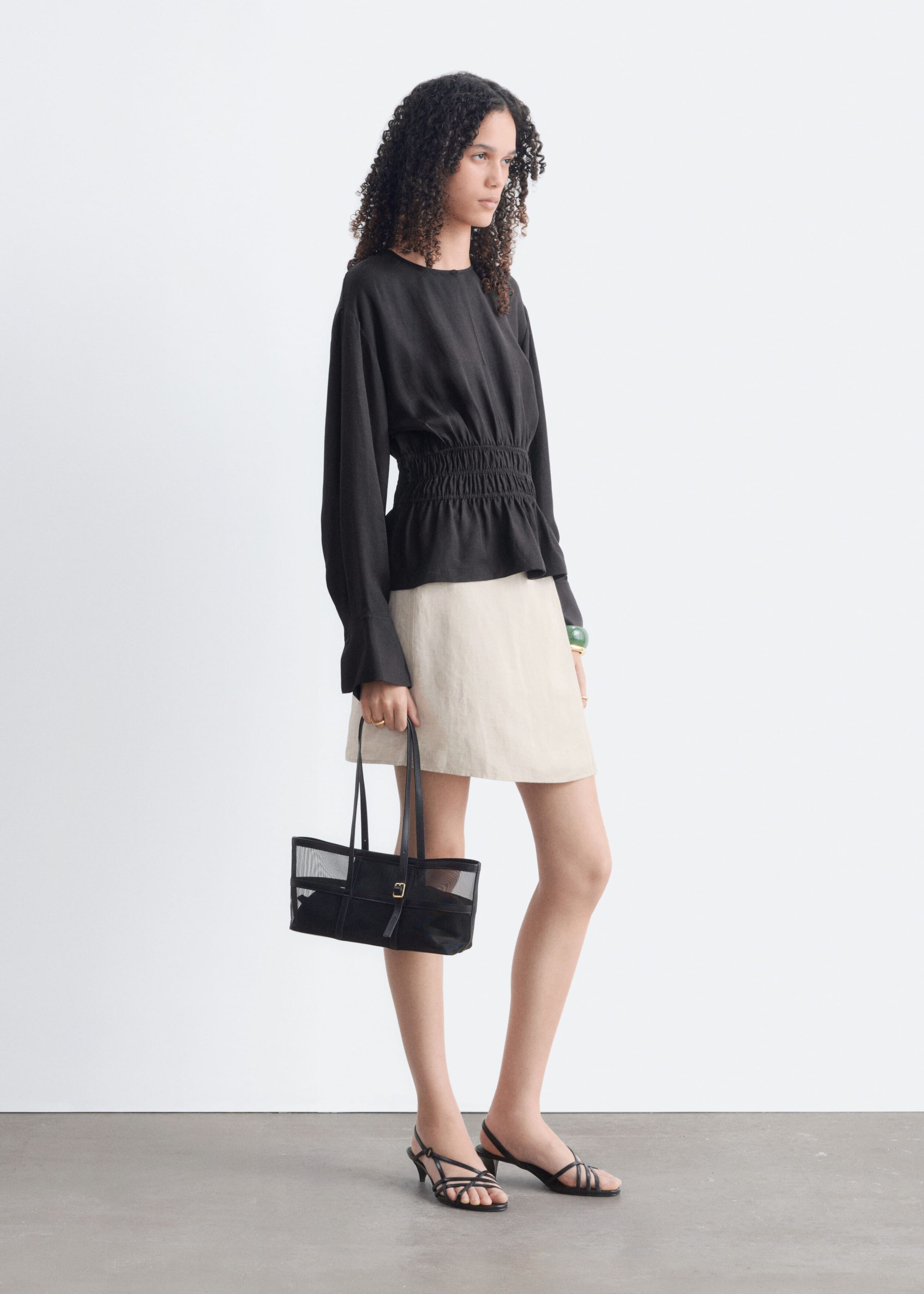 Lniana bluzka z marszczeniem w talii – Czarny – Lookbook