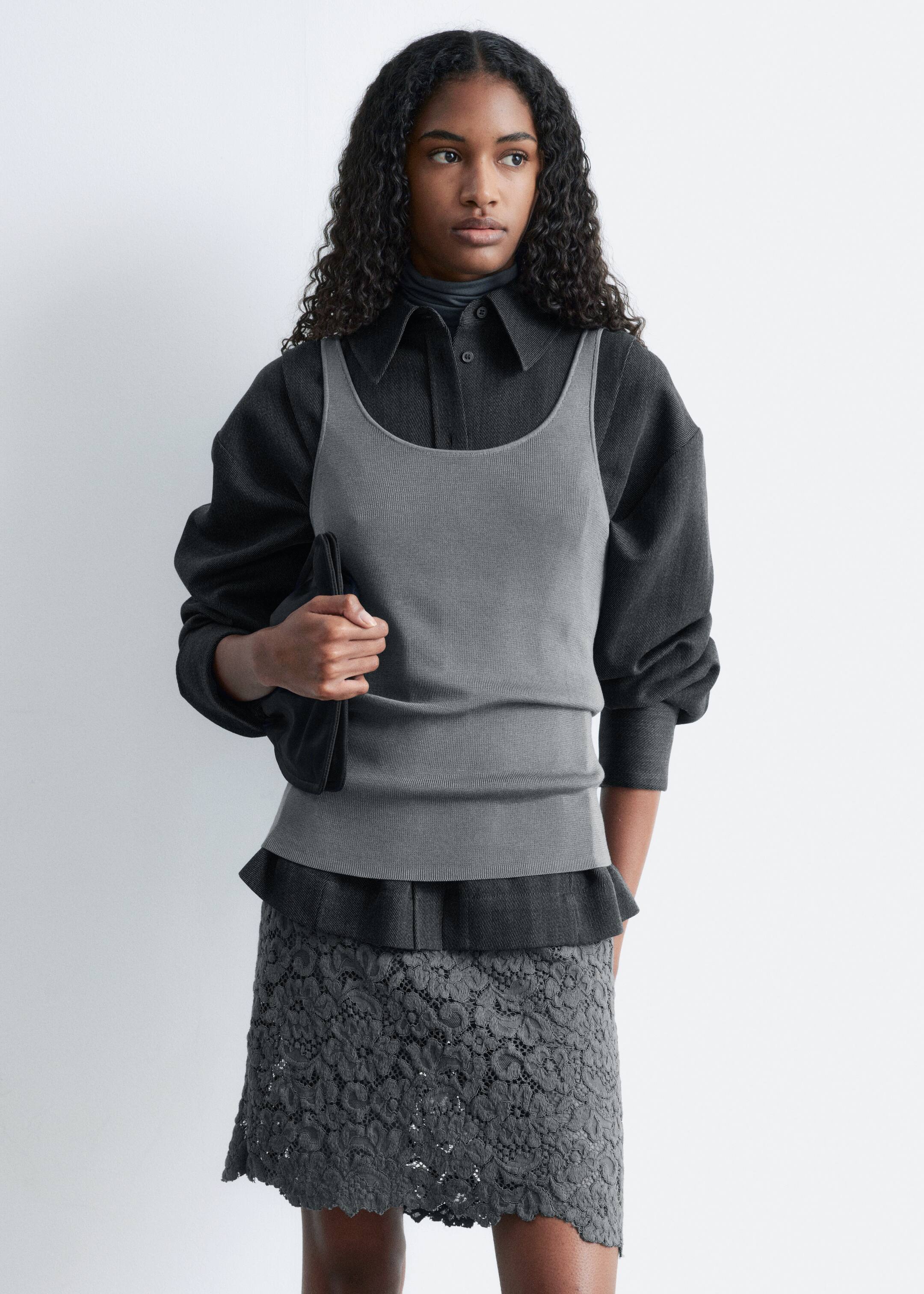 Visa större bild: Linne med djup ringning - Mörkgrå - DAM | H&M FI 2