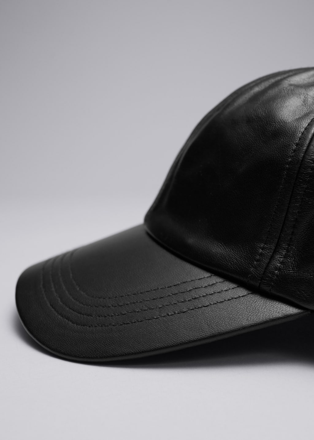 Gorra de béisbol de piel - {{variantName}} - Detalle descriptivo