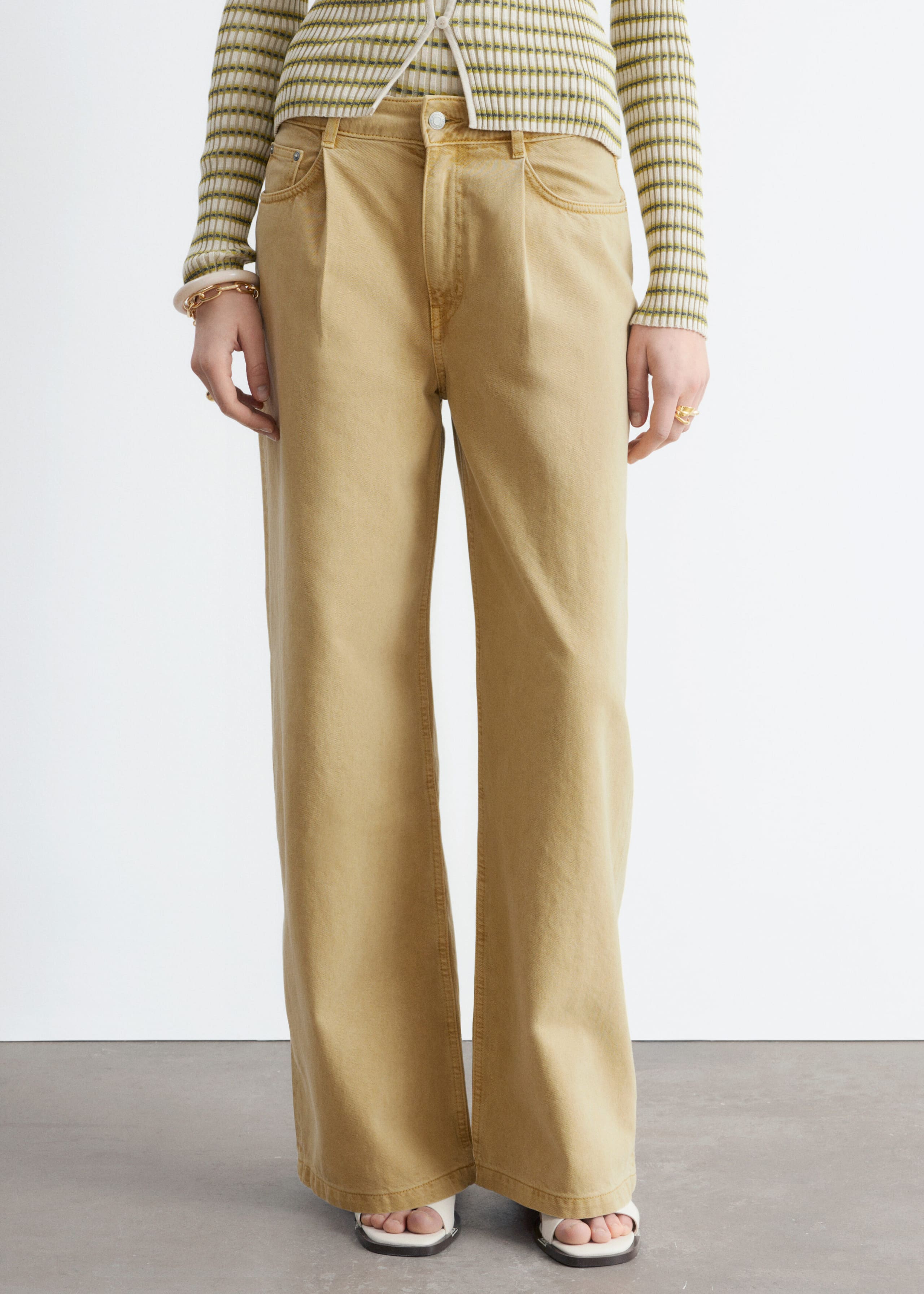 Image of Jeans med veckdetalj