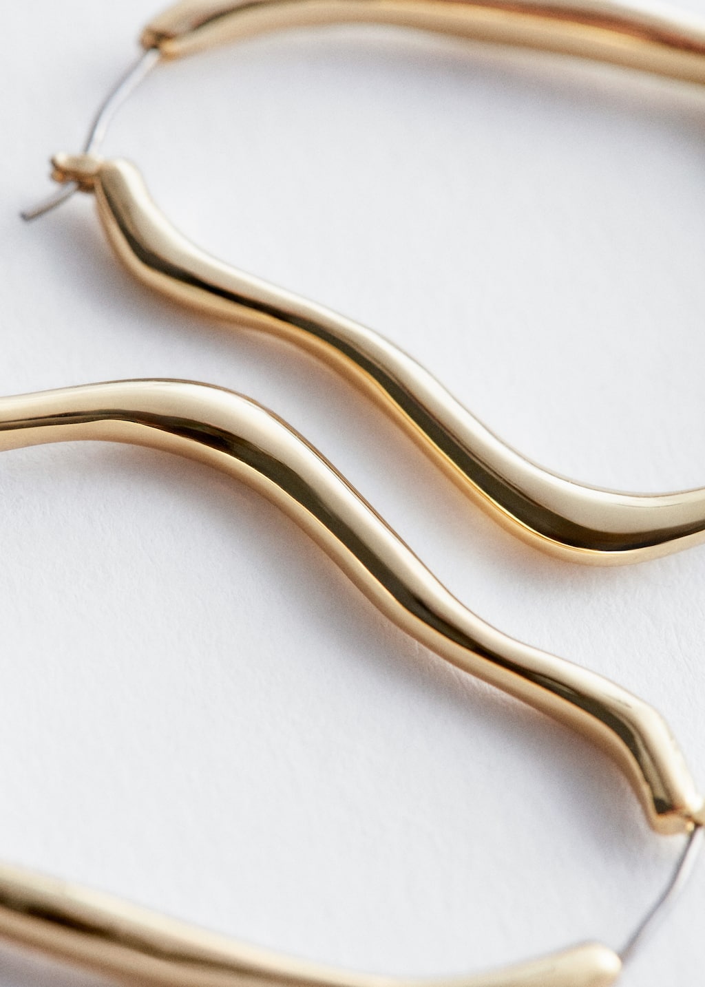 Asymmetric Hoop Earrings - {{variantName}} - Descriptive Detail