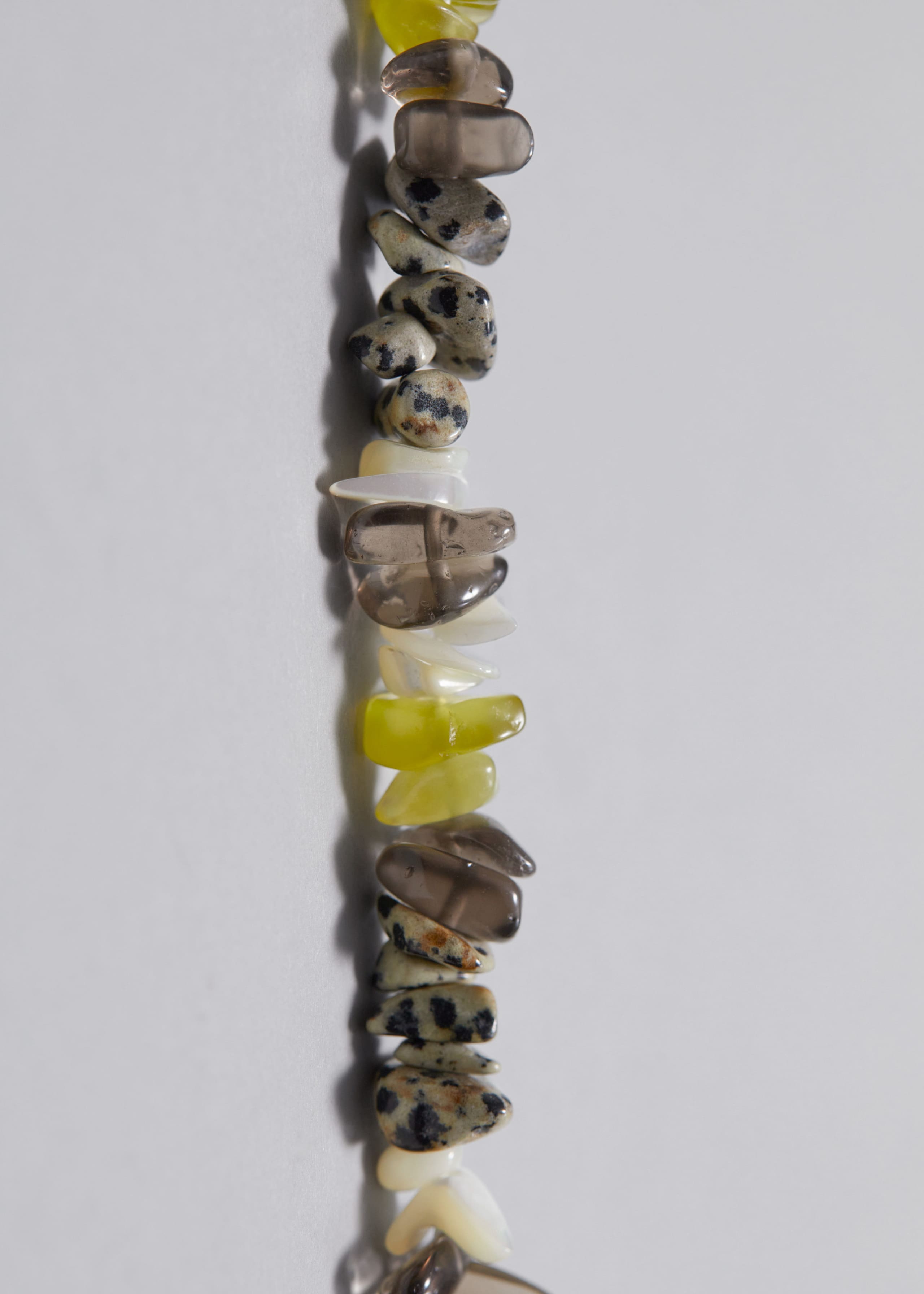 Collier à pierres gemme - {{variantName}} - Descriptive Detail