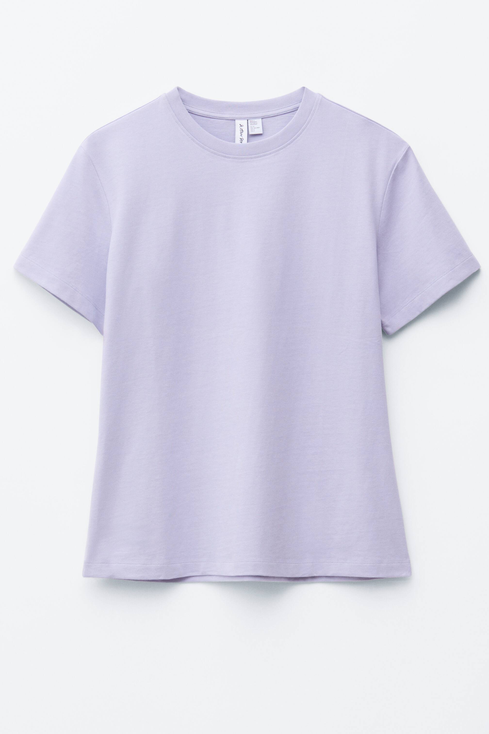 Visa större bild: En lavendelfärgad t-shirt visas framifrån, med rund halsringning, korta ärmar och en rak, normal passform.