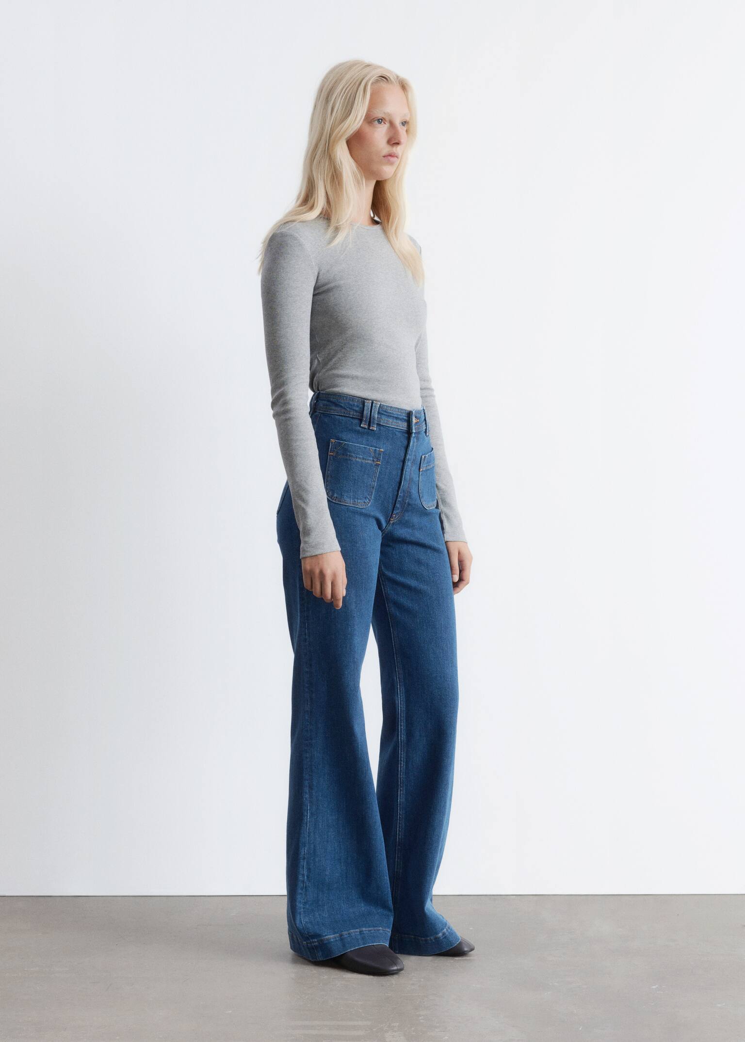 High-Waist Flared Jeans - Blue/Mid Wash - 6