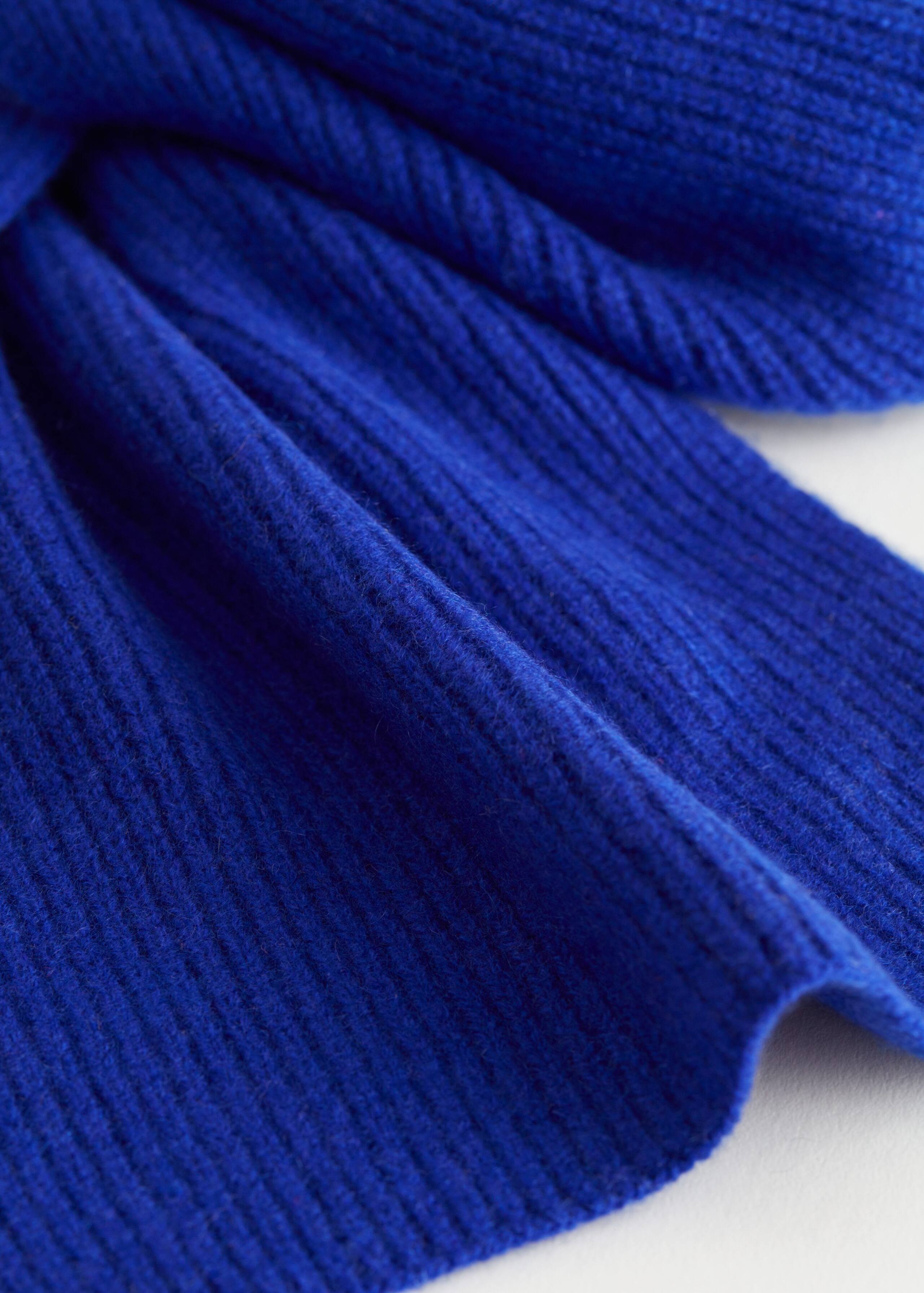 Cashmere Ribbed Knit Scarf - {{variantName}} - Descriptive Detail