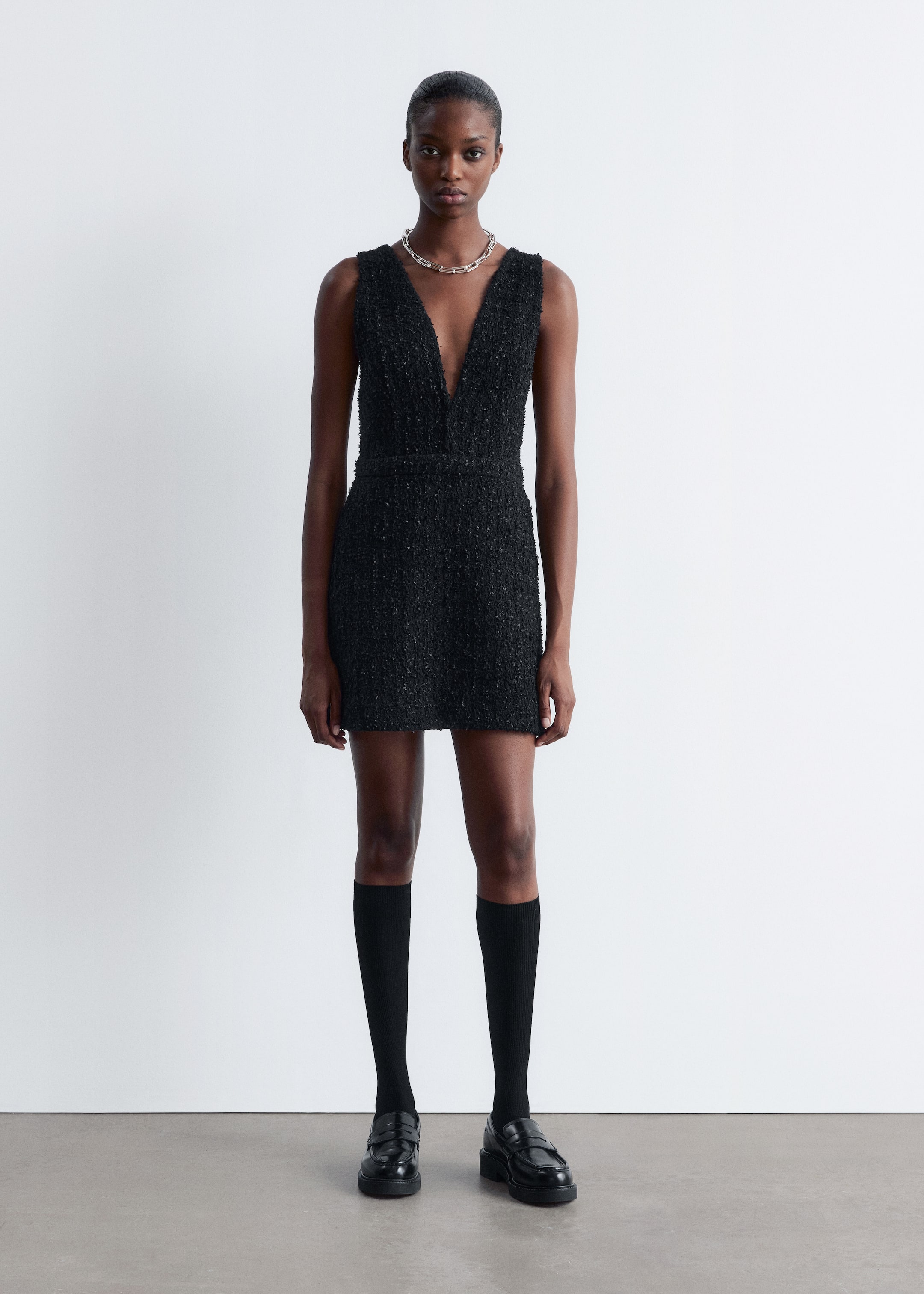 Visualizza immagine più grande: Mini abito in tessuto lavorato con scollo a V - Nero - DONNA | H&M IT 3
