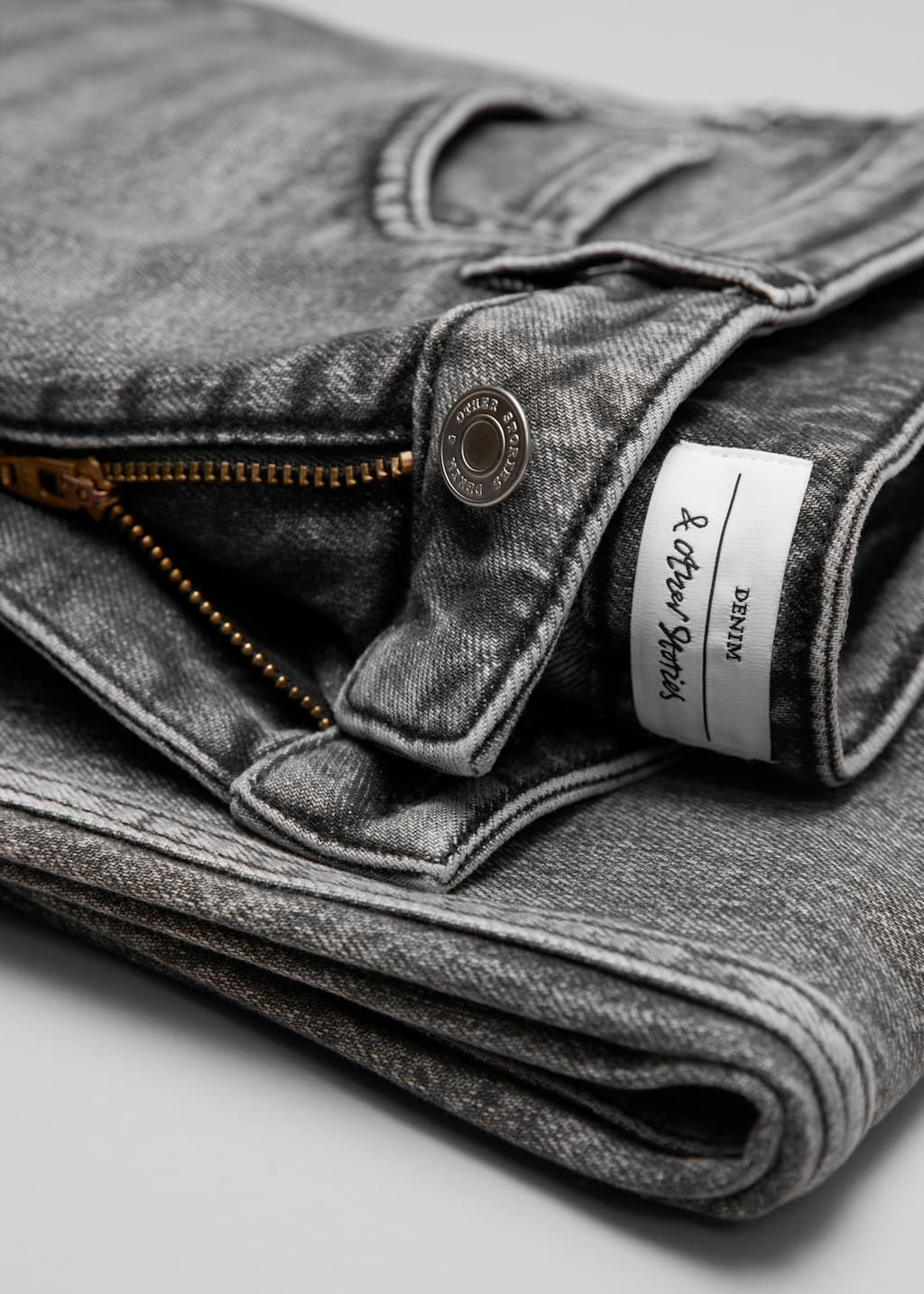 Slim Cut Jeans - {{variantName}} - Descriptive Detail