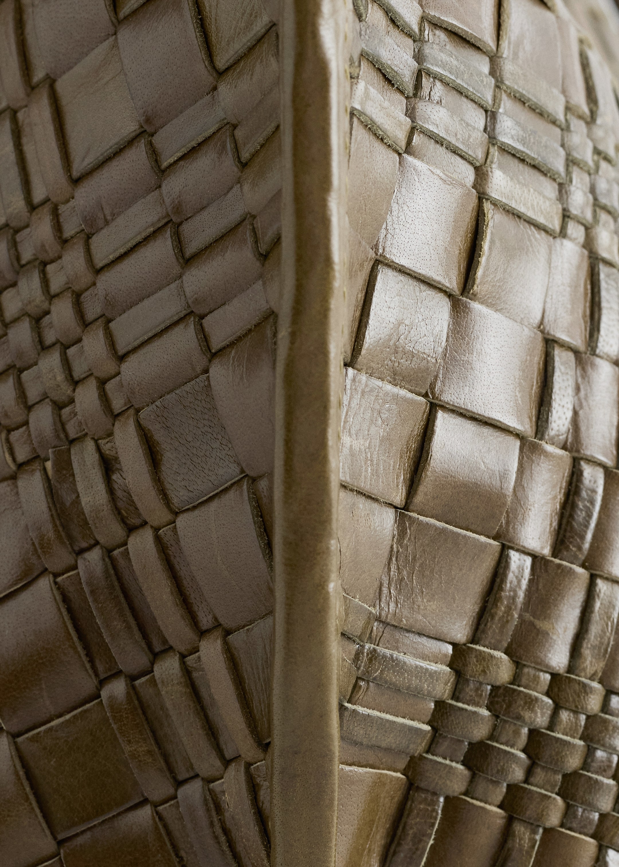 Grösseres Bild ansehen: Umhängetasche aus verwobenem Leder - Khaki - DAMEN | H&M CH 6