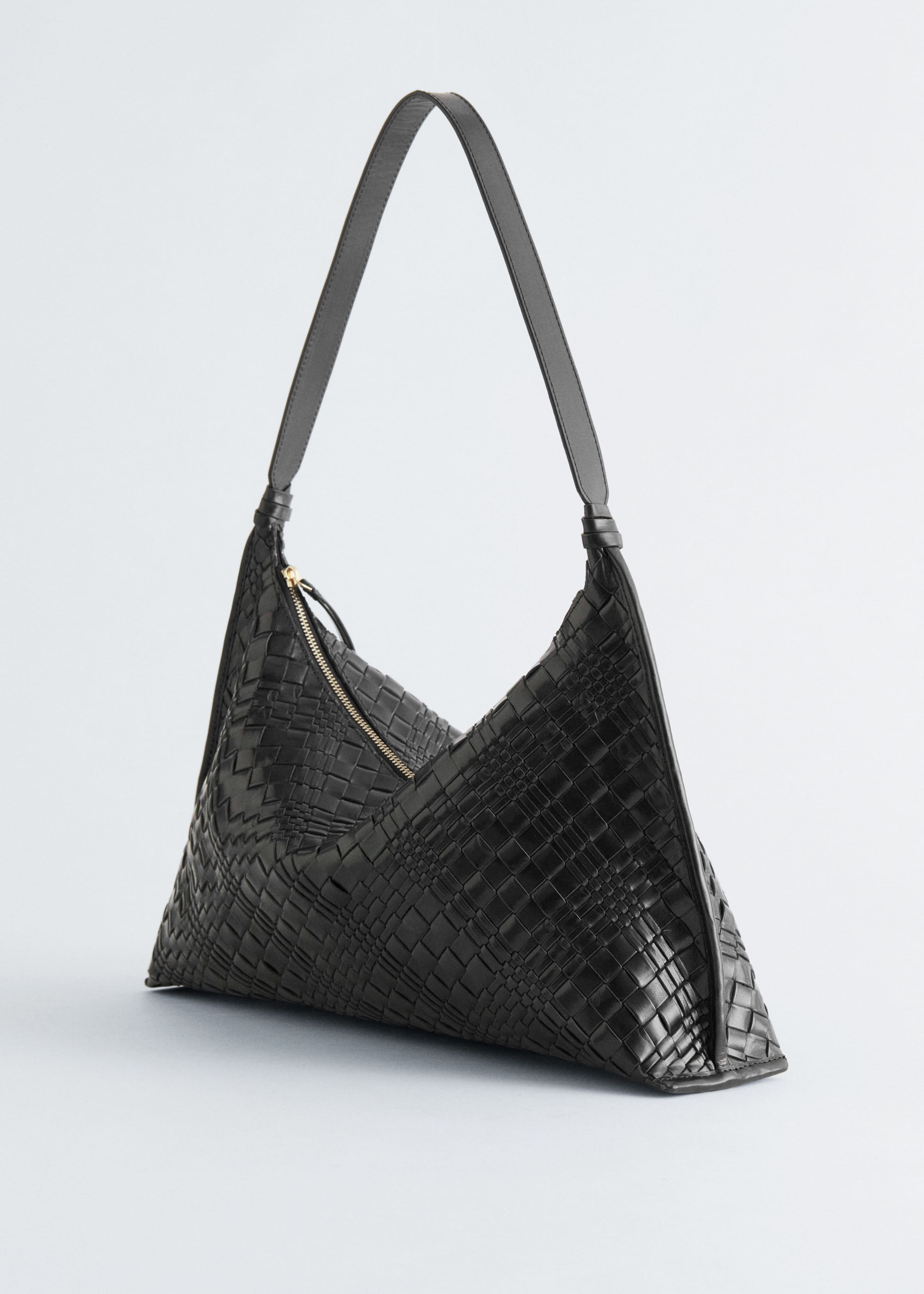 Image of Bolso tipo tote de piel entrelazada