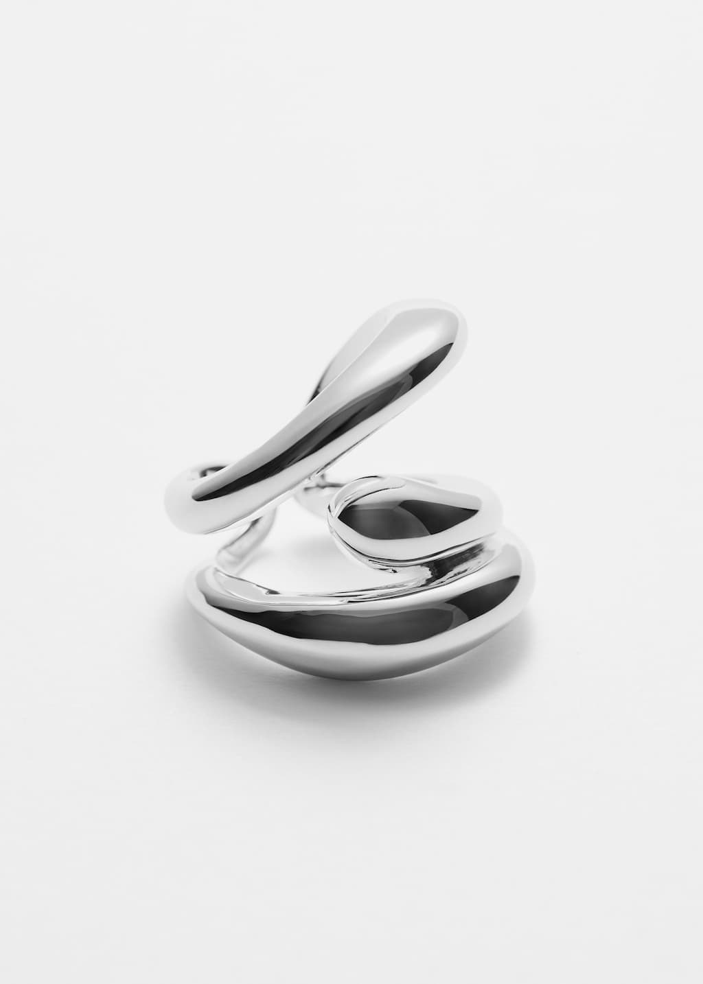 Anillo escultórico audaz