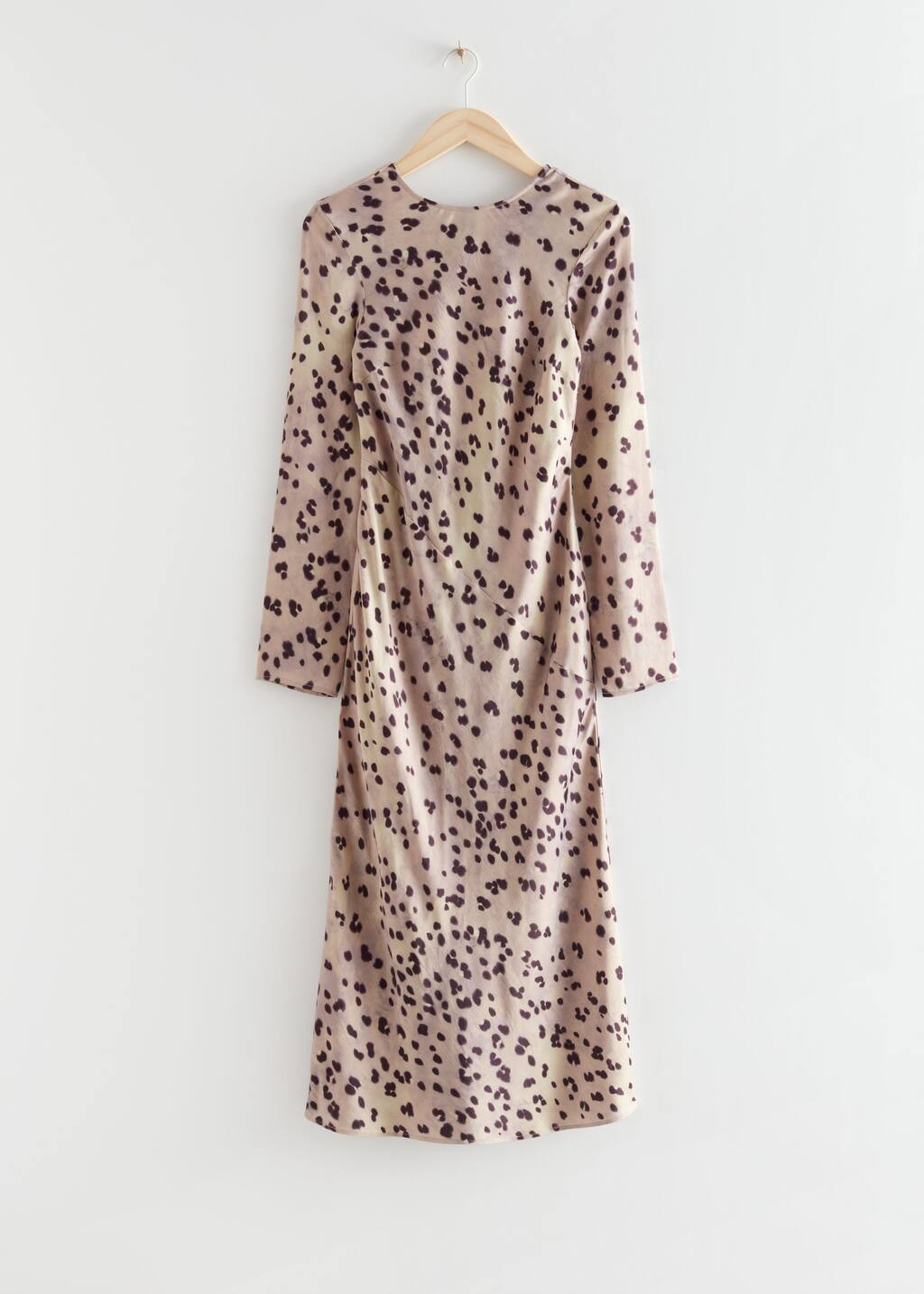 Klänning med öppen rygg – Beige/Mönstrad – stilleben