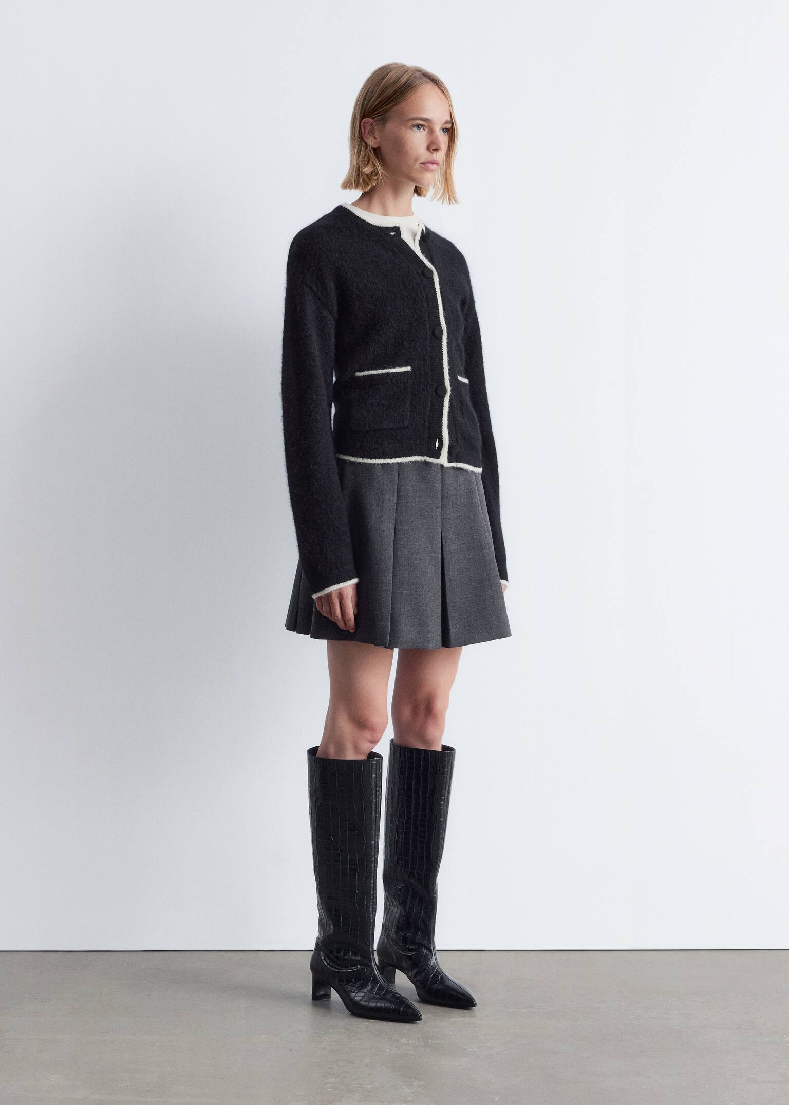 Kastenförmige Strickjacke mit Rundhalsausschnitt - Schwarz/Elfenbein - 3