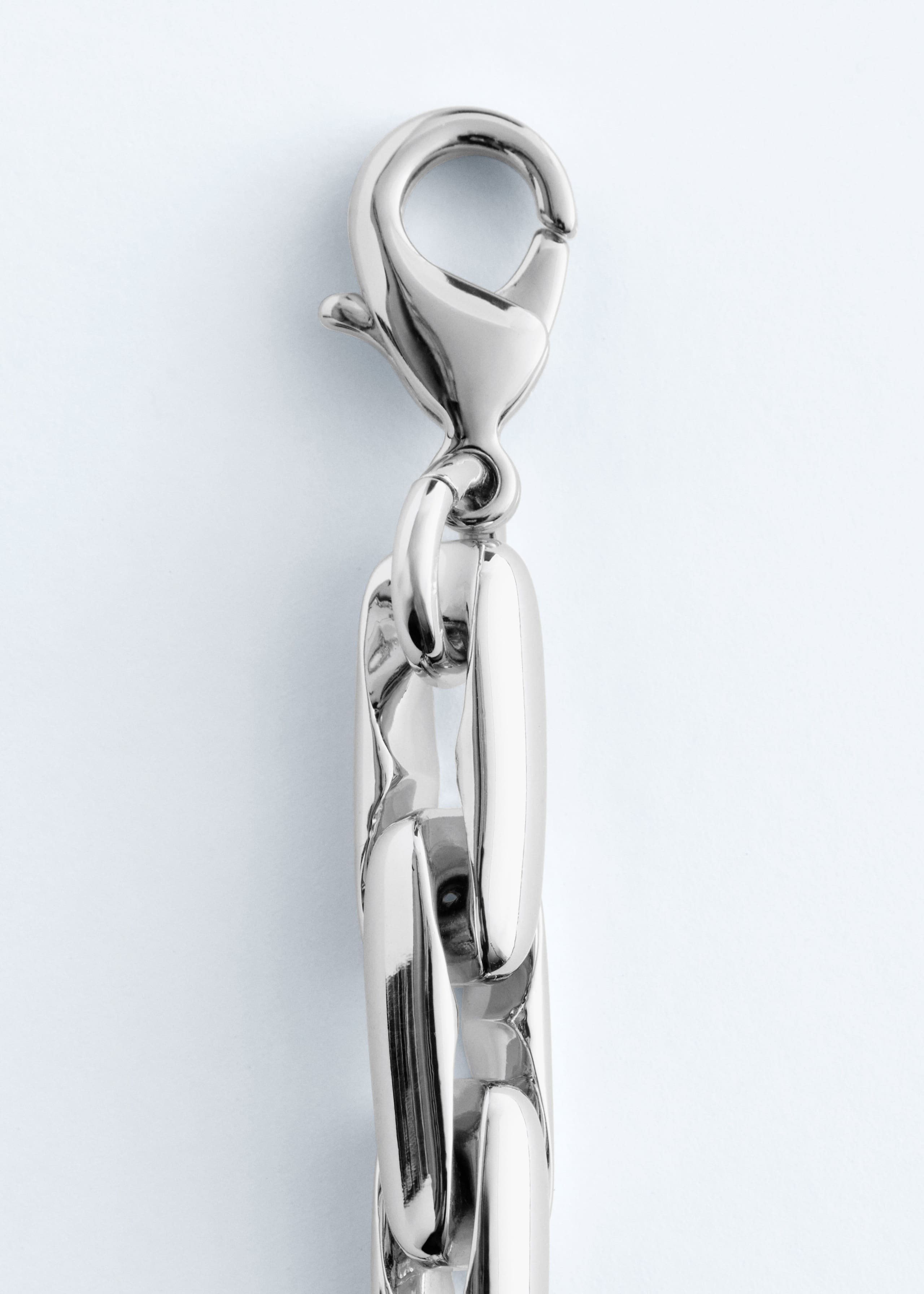 Pulsera de cadena con eslabones tipo clip - {{variantName}} - Detalle descriptivo