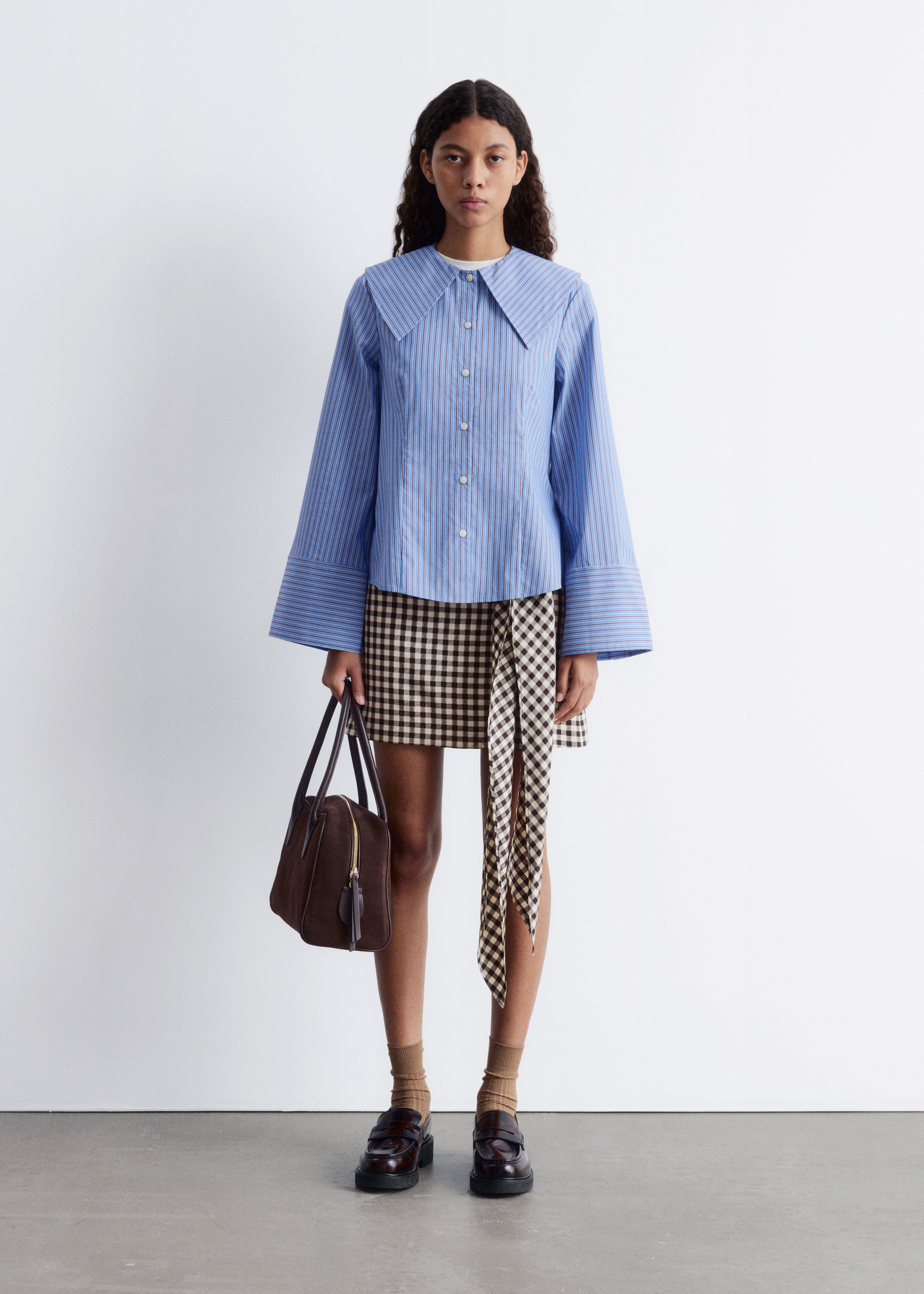 Oversized stripete skjorte med krage - Blå/brune striper