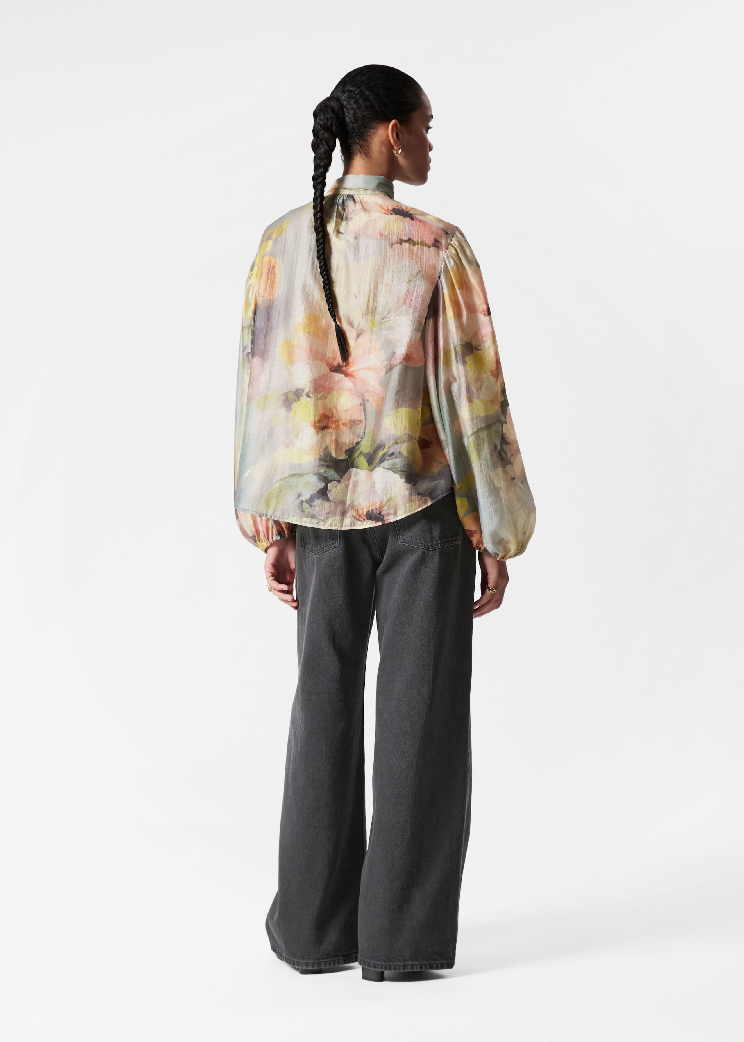 Blusa con dettaglio fiocco e maniche a sbuffo - Beige - Lookbook