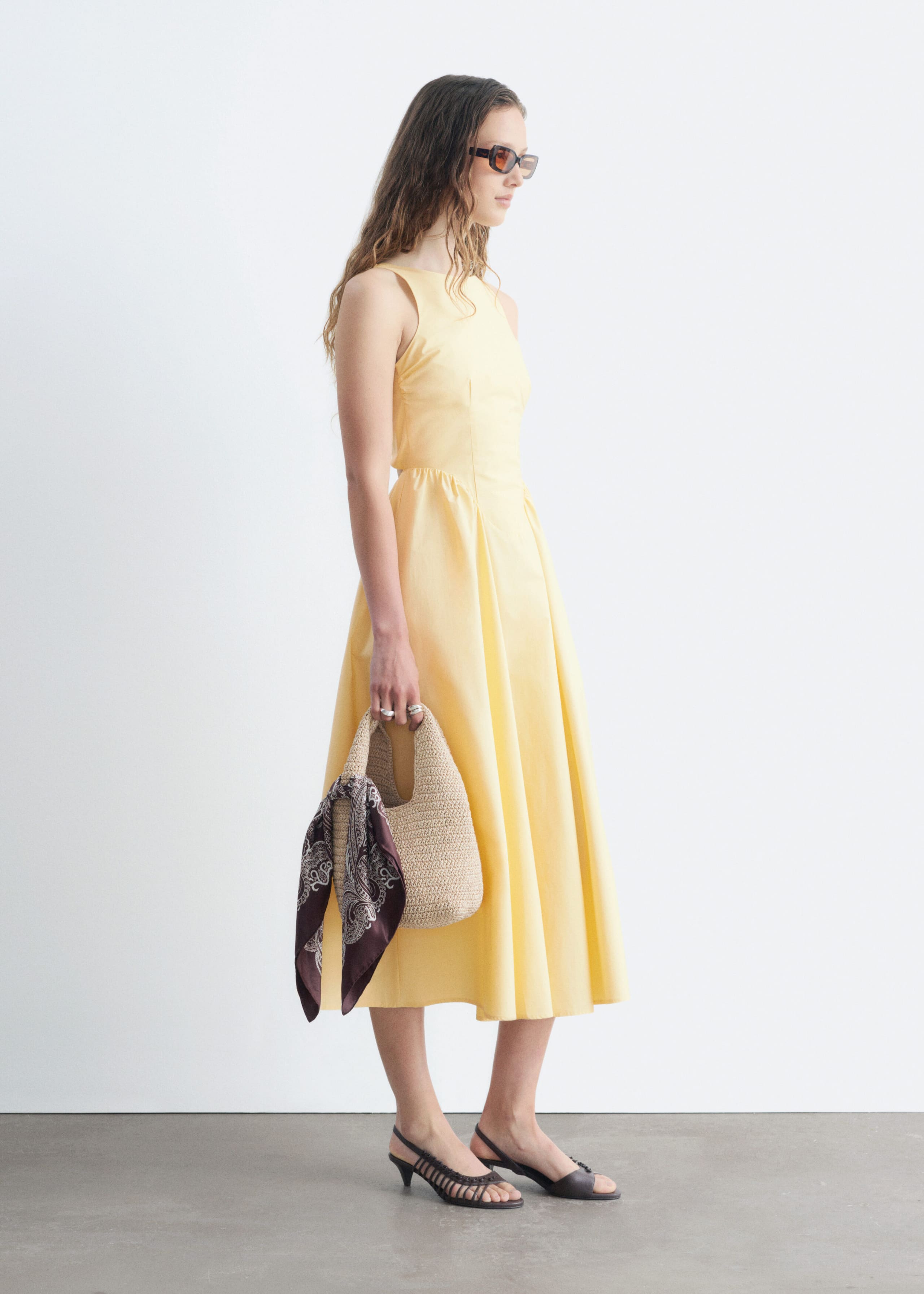 Midikleid mit Bindedetail hinten - Gelb - Stillleben