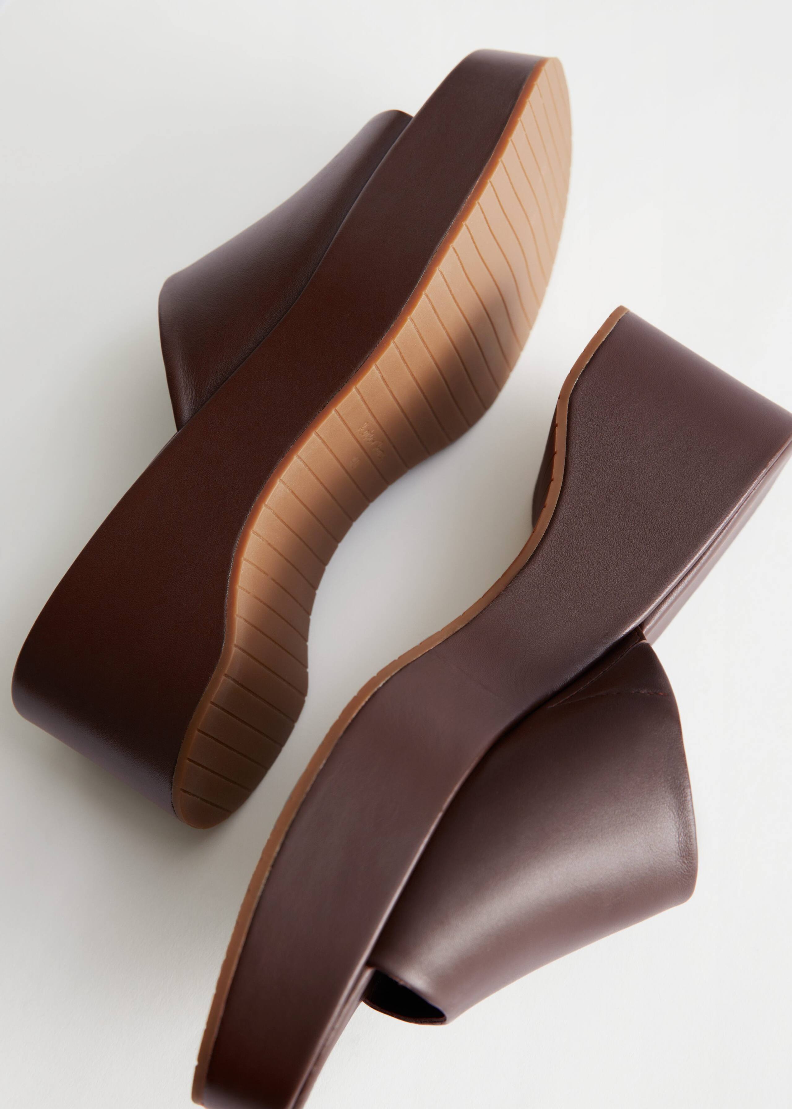 Platform Sandals - {{variantName}} - Descriptive Detail