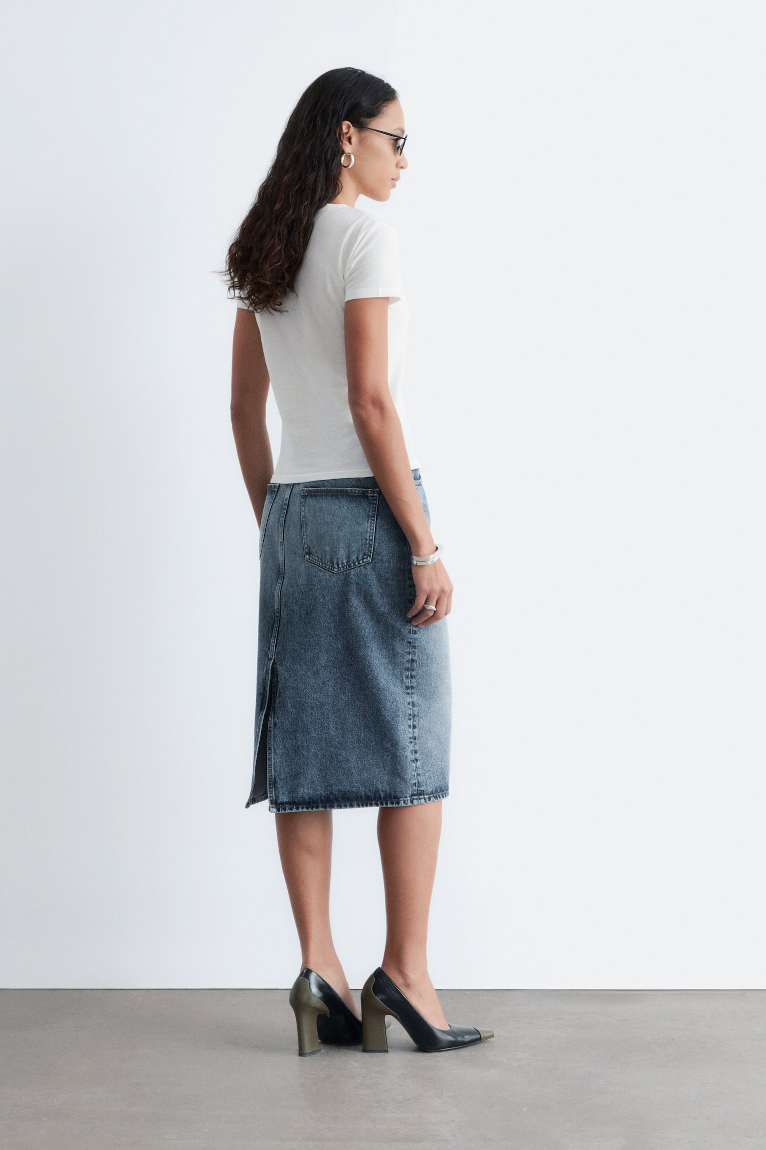 T-shirt van katoen met V-hals - Wit/Zwart - 4