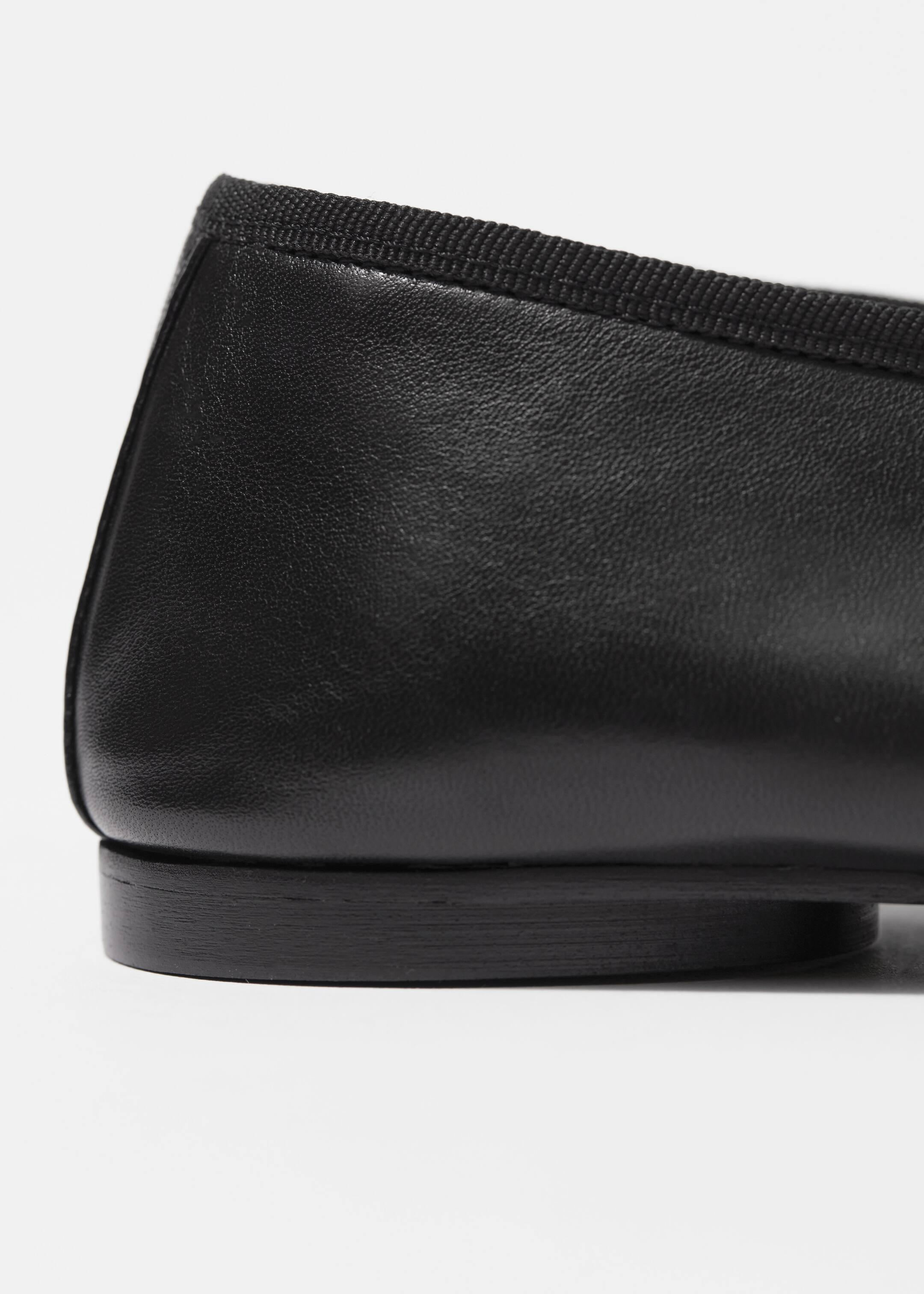 Größeres Bild ansehen: Ballerinas mit mandelförmiger Spitze - Schwarz - Ladies | H&M DE 4