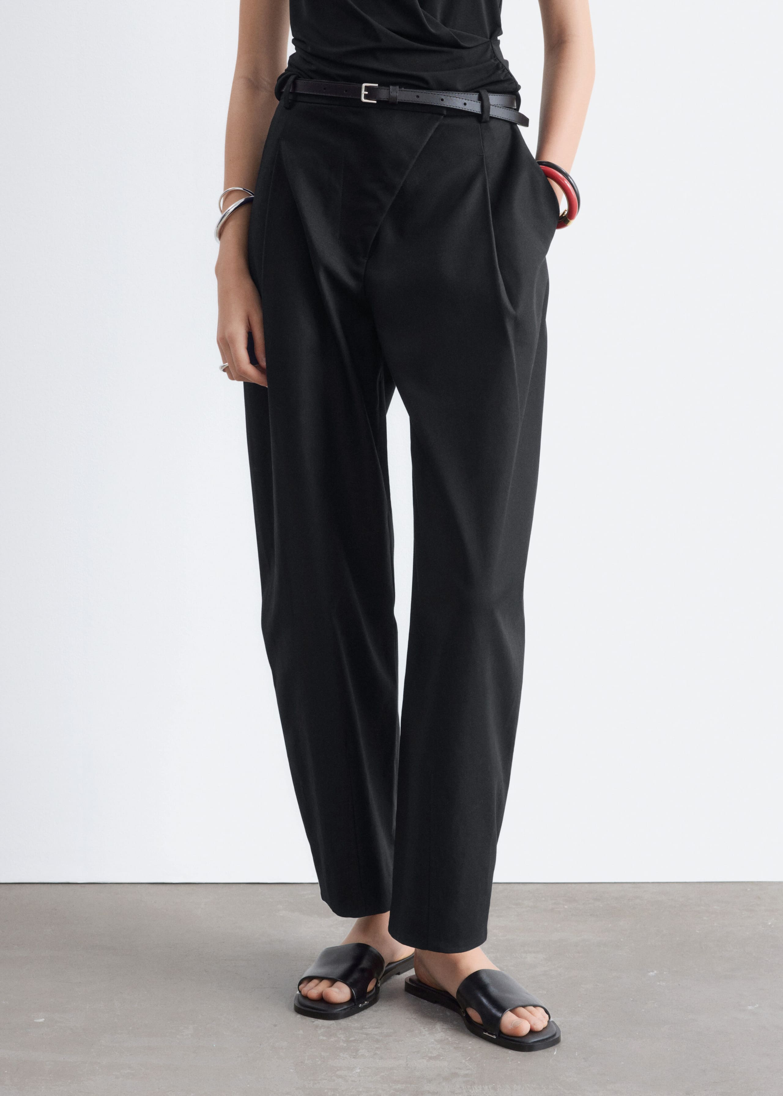 Barrel-Leg Trousers - Black - Still Life
