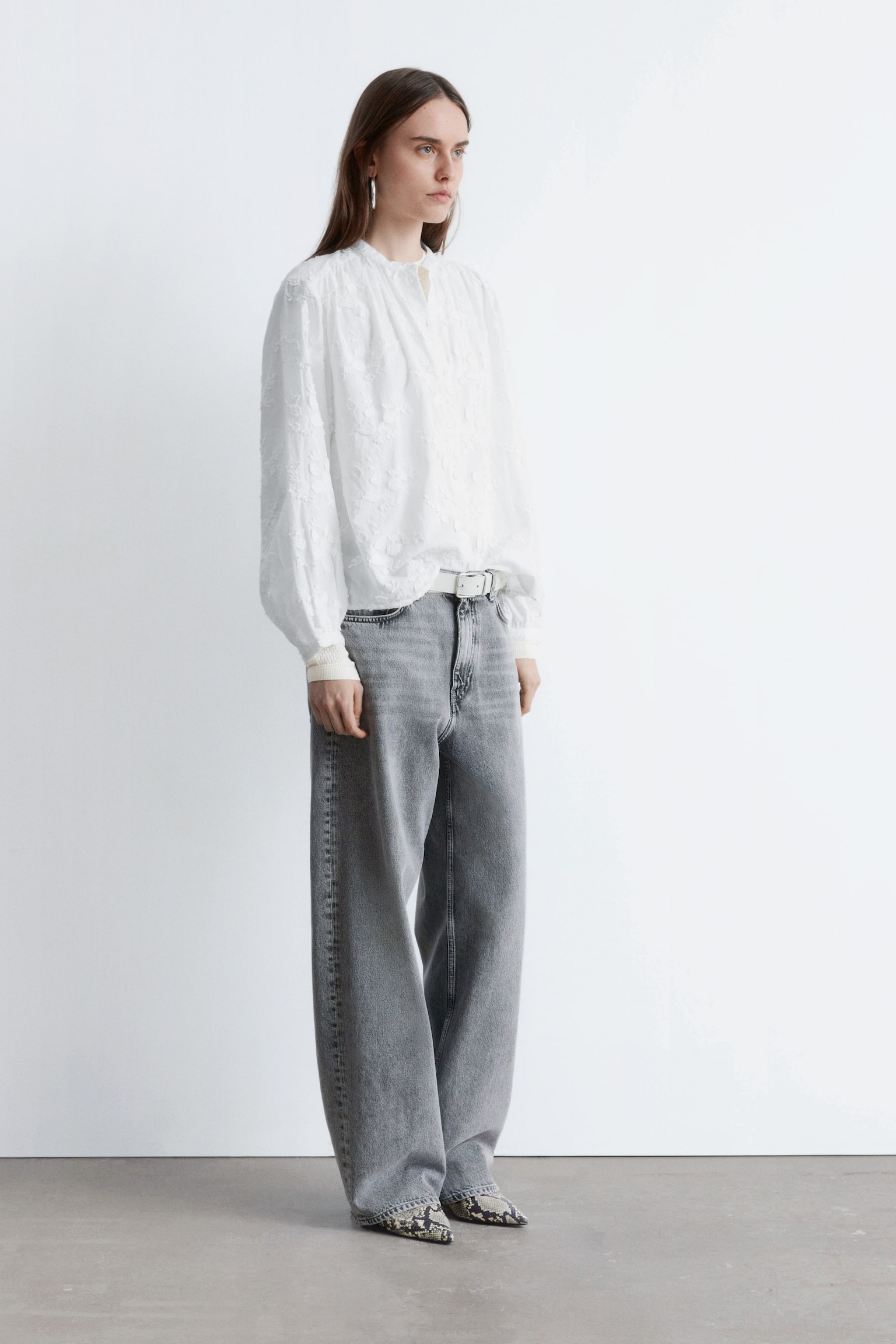 Voluminous Floral-Appliqué Blouse - 4