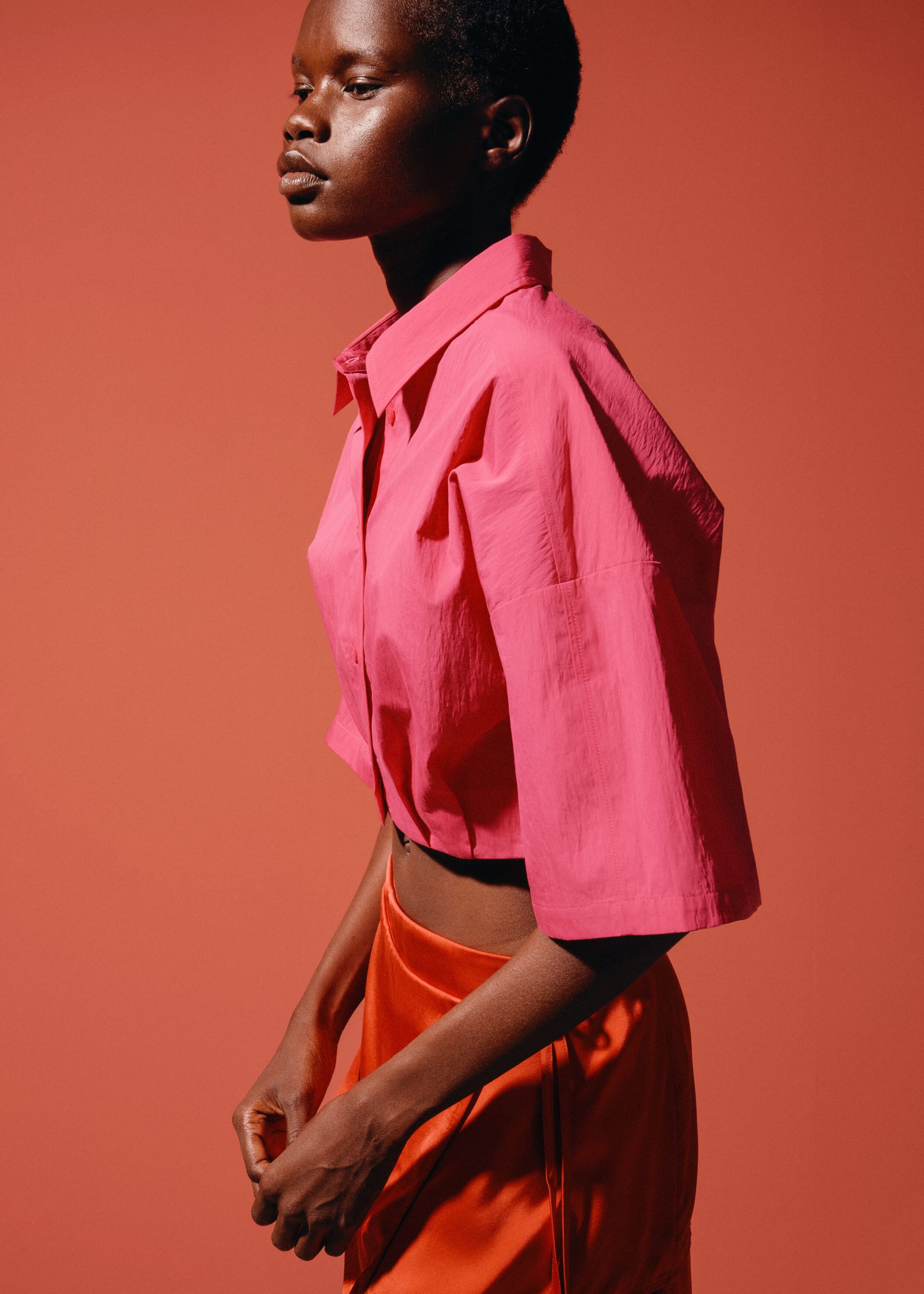 Chemise courte à ourlet plissé - Rose vif - Lookbook