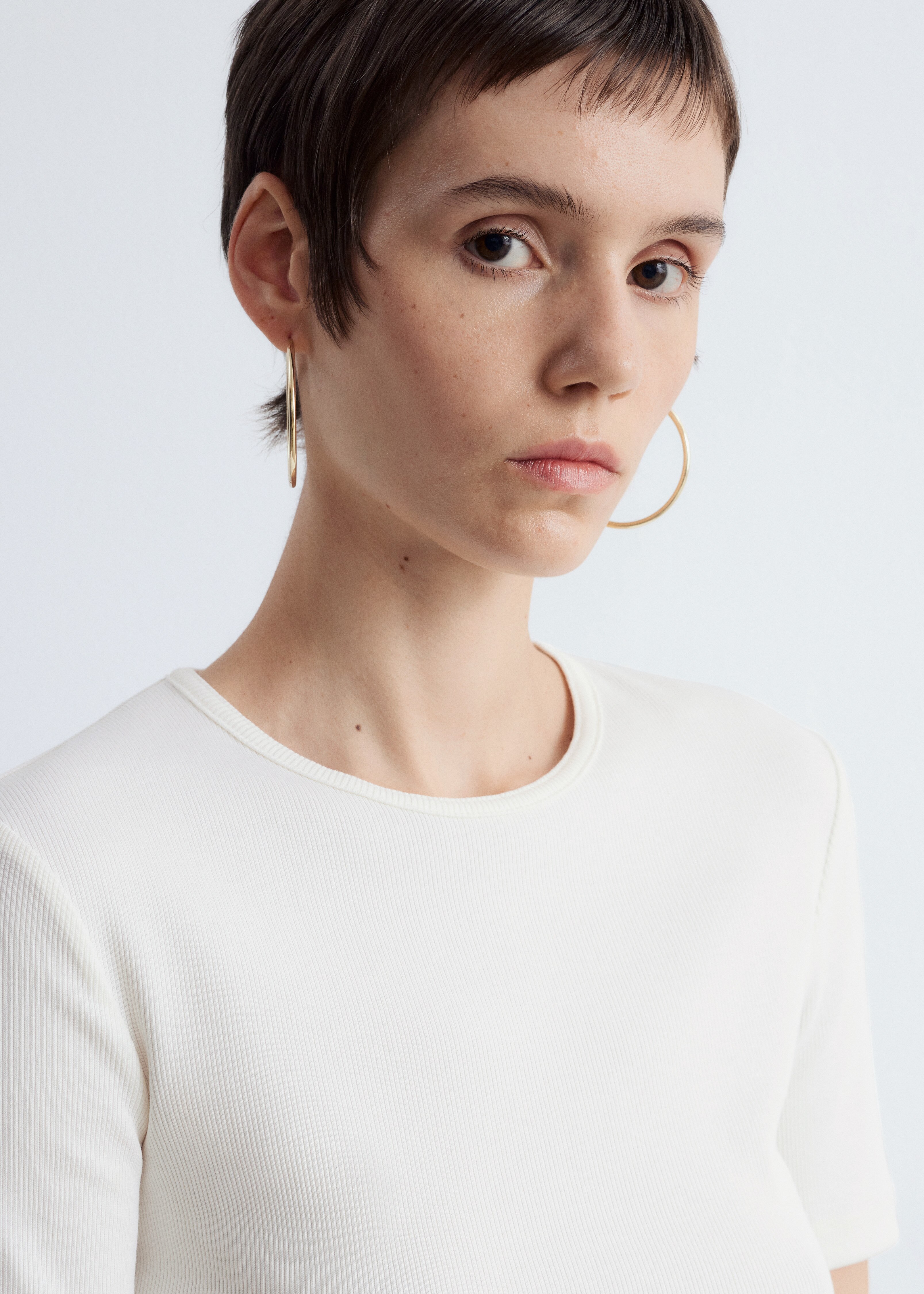 T-shirt w prążki - Biały