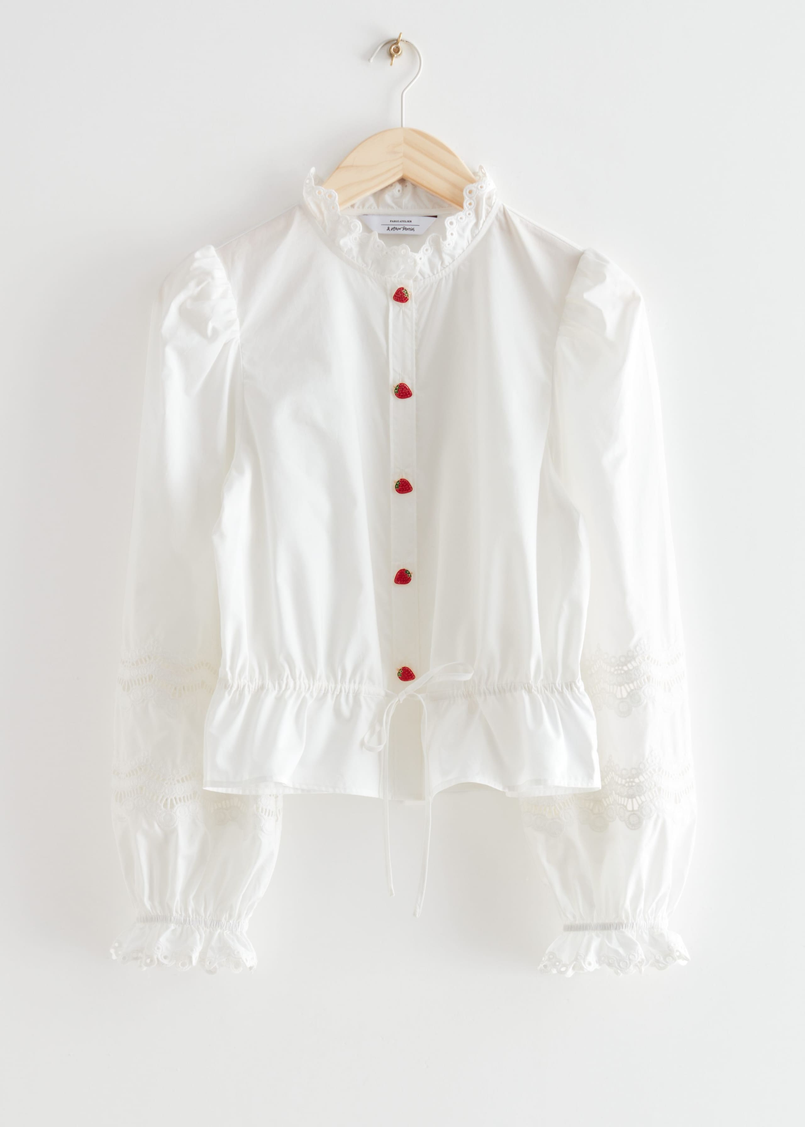 Strawberry Button Blouse - White - Natura morta