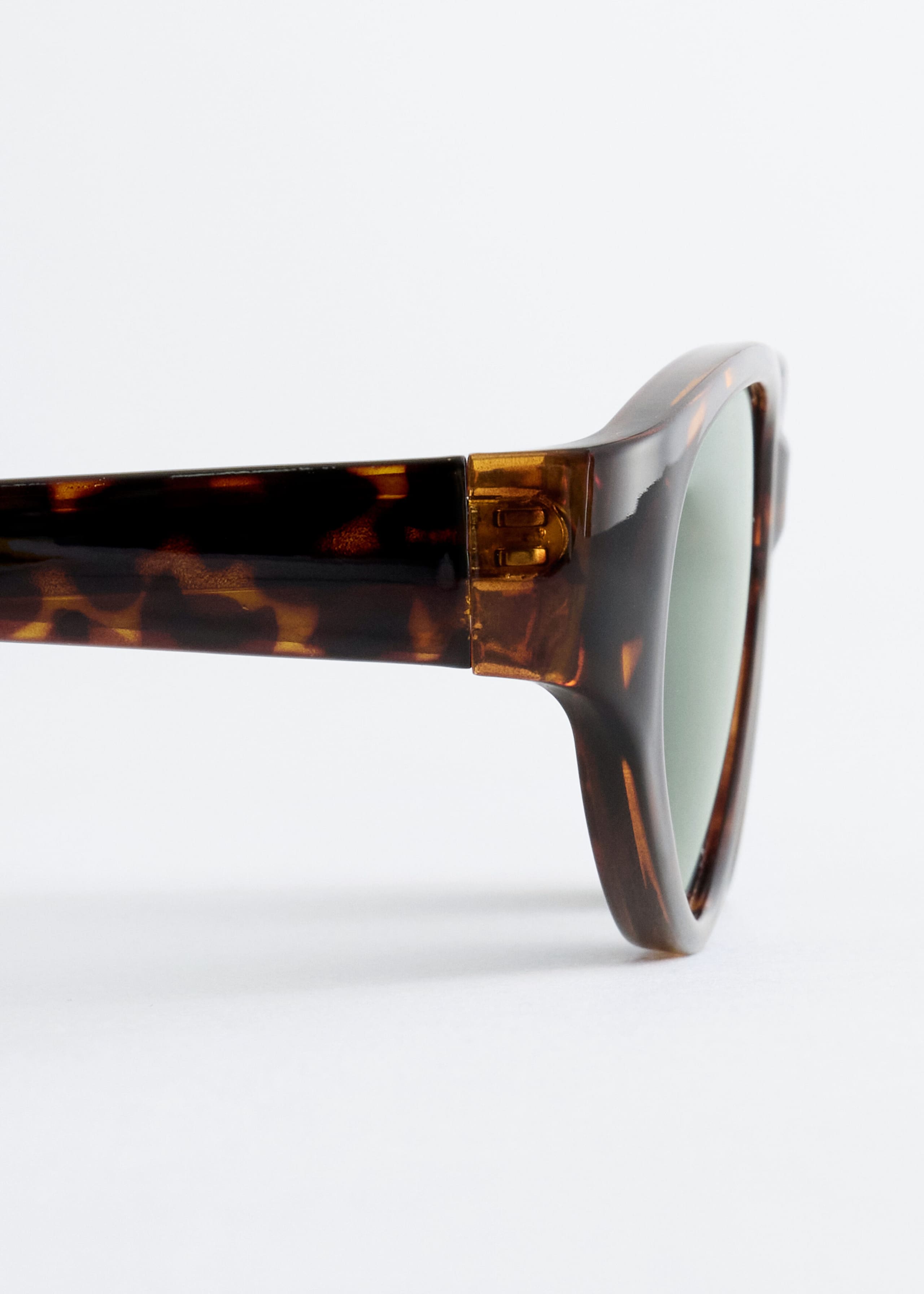 Oval Cat-Eye Sunglasses - {{variantName}} - Descriptive Detail