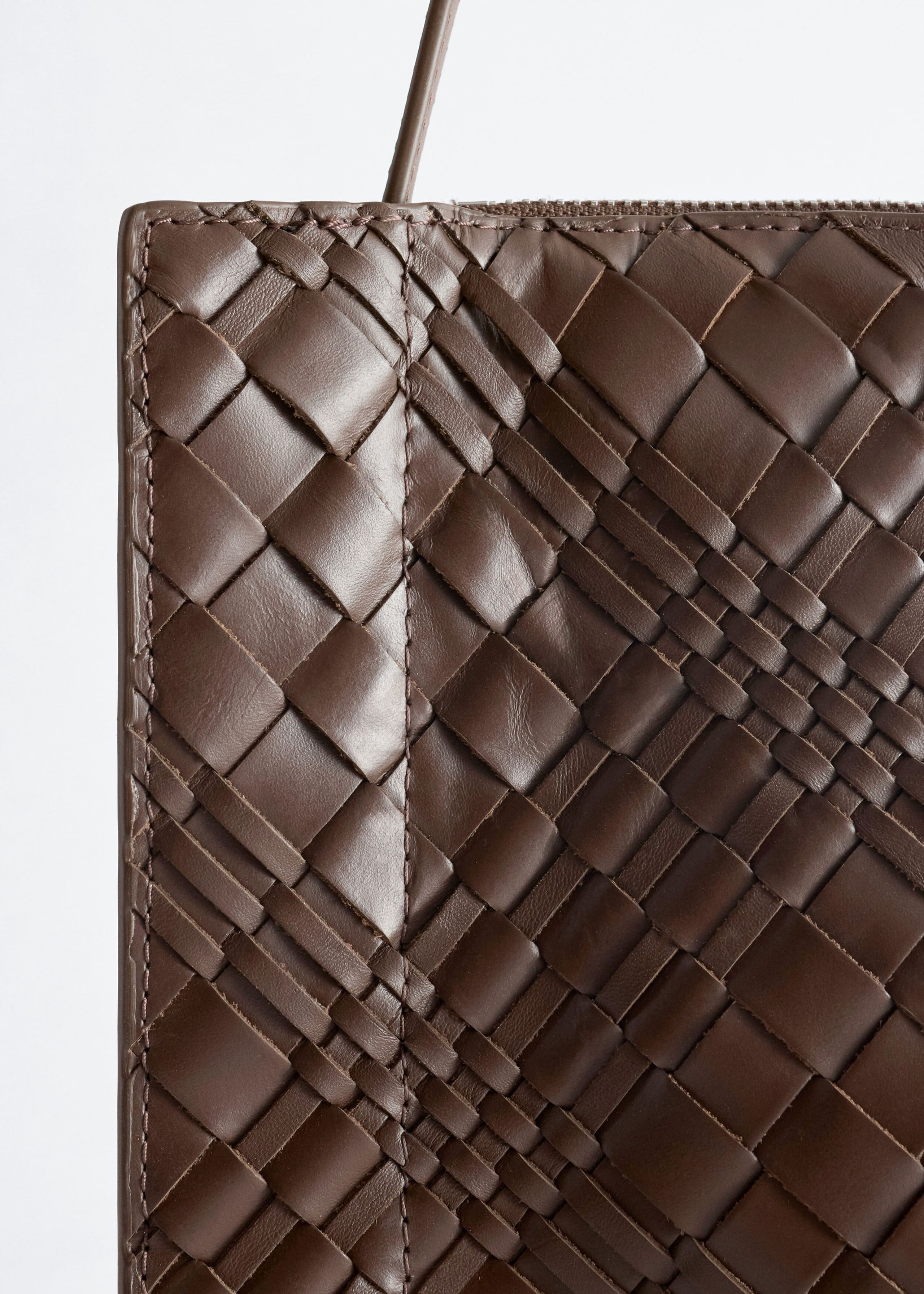 Braided Leather Crossbody Bag - {{variantName}} - Descriptive Detail