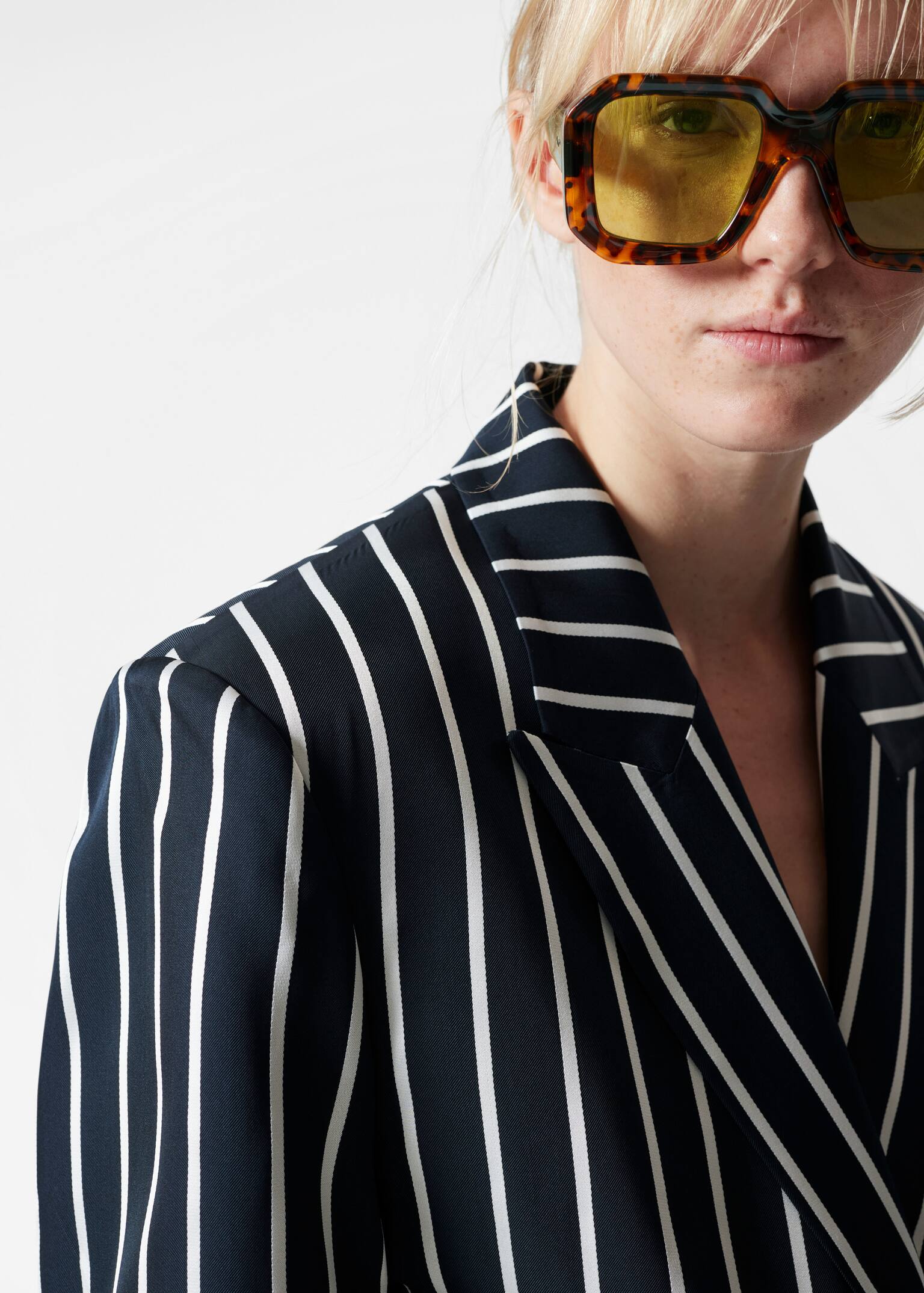 Eleganter Blazer mit breiten Schultern - Marineblau/Gestreift - 5
