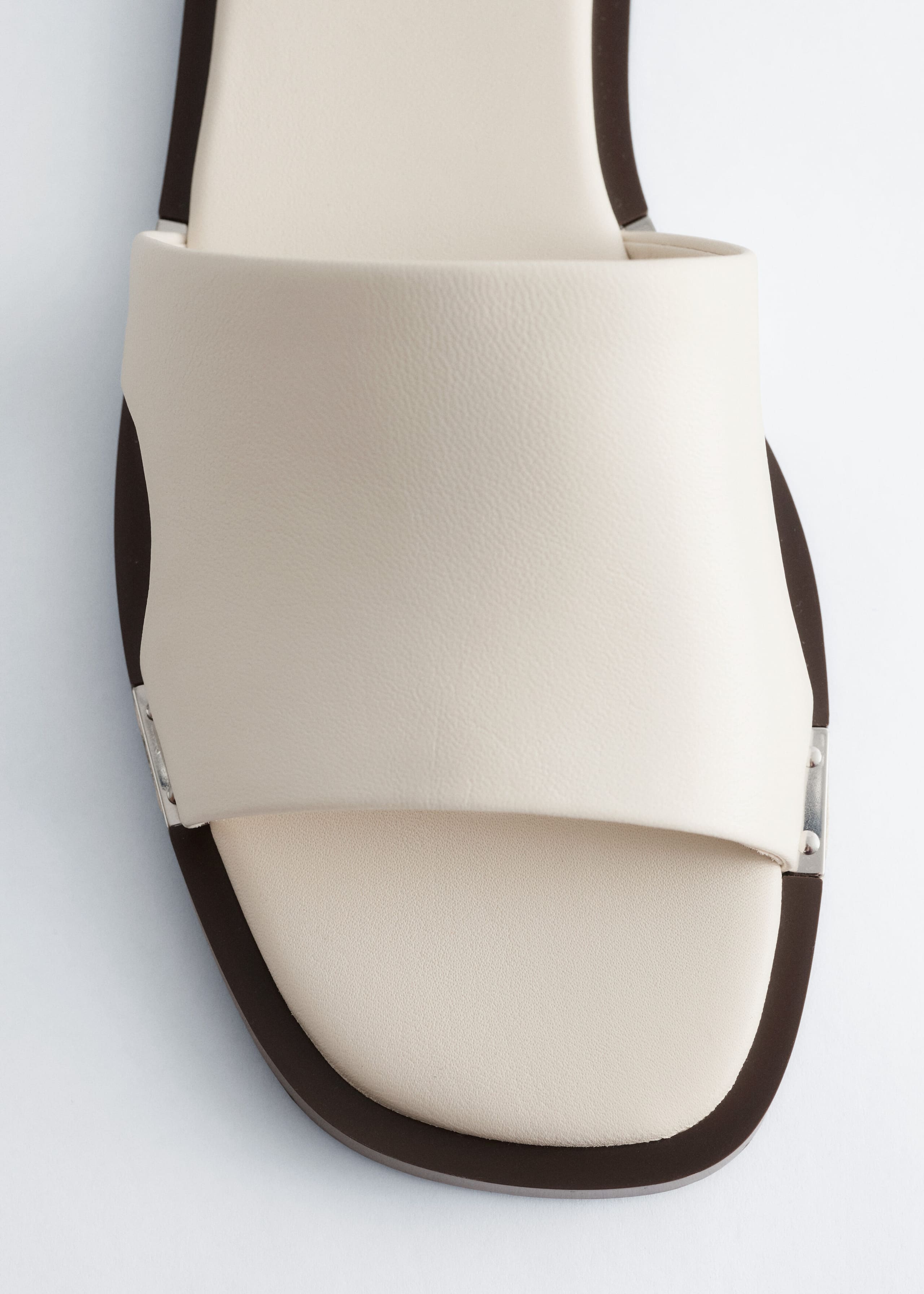 Image of Sandali in pelle con dettagli in metallo